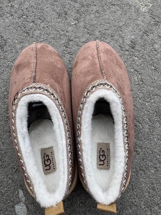 Ayol va qizlar uchun issiq oyoq kiyim, Uggi poyabzal bir o‘lcham kichik keladi