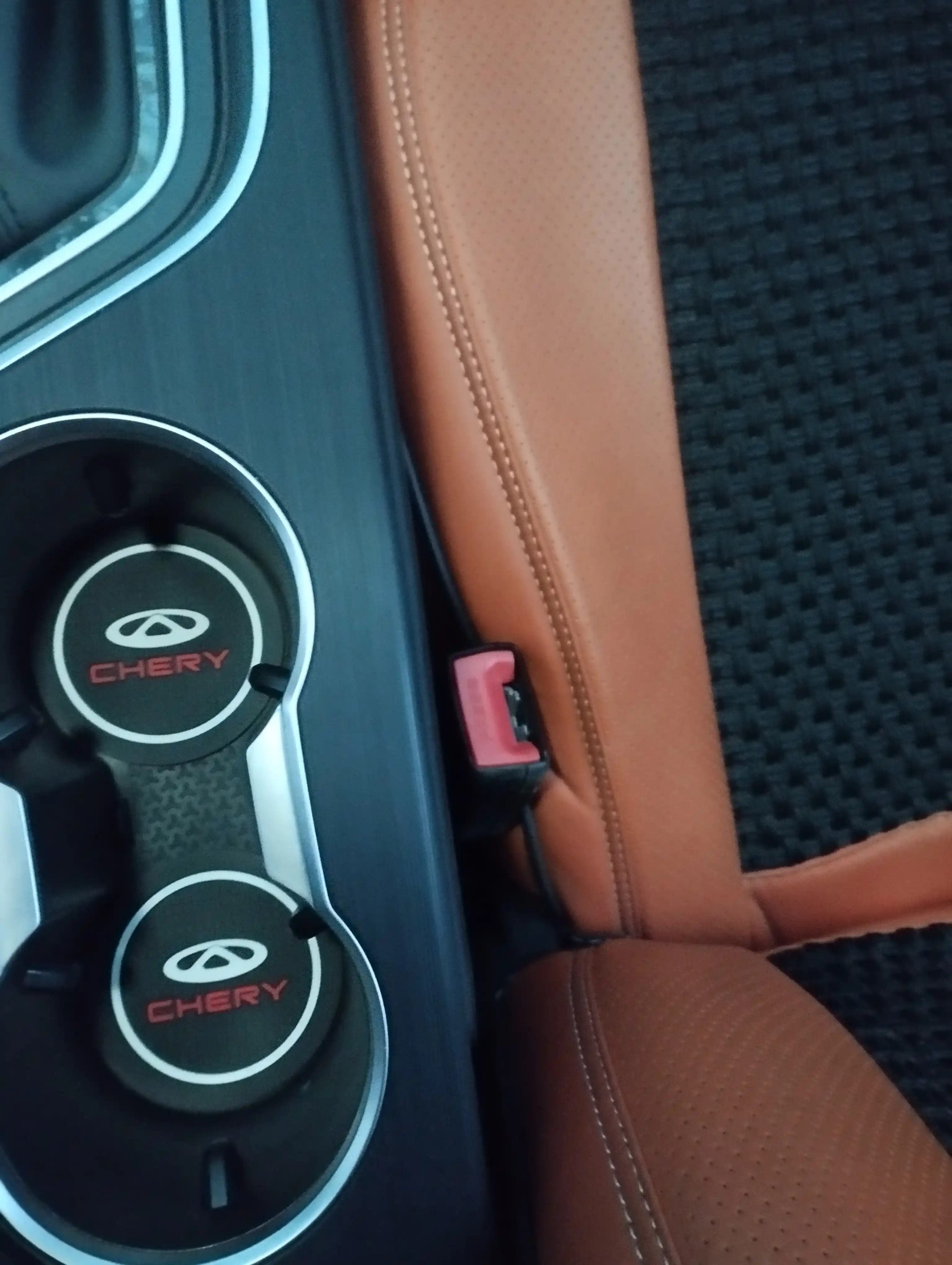 CHERY avtomobili uchun stakan qo'ygich gilamchasi