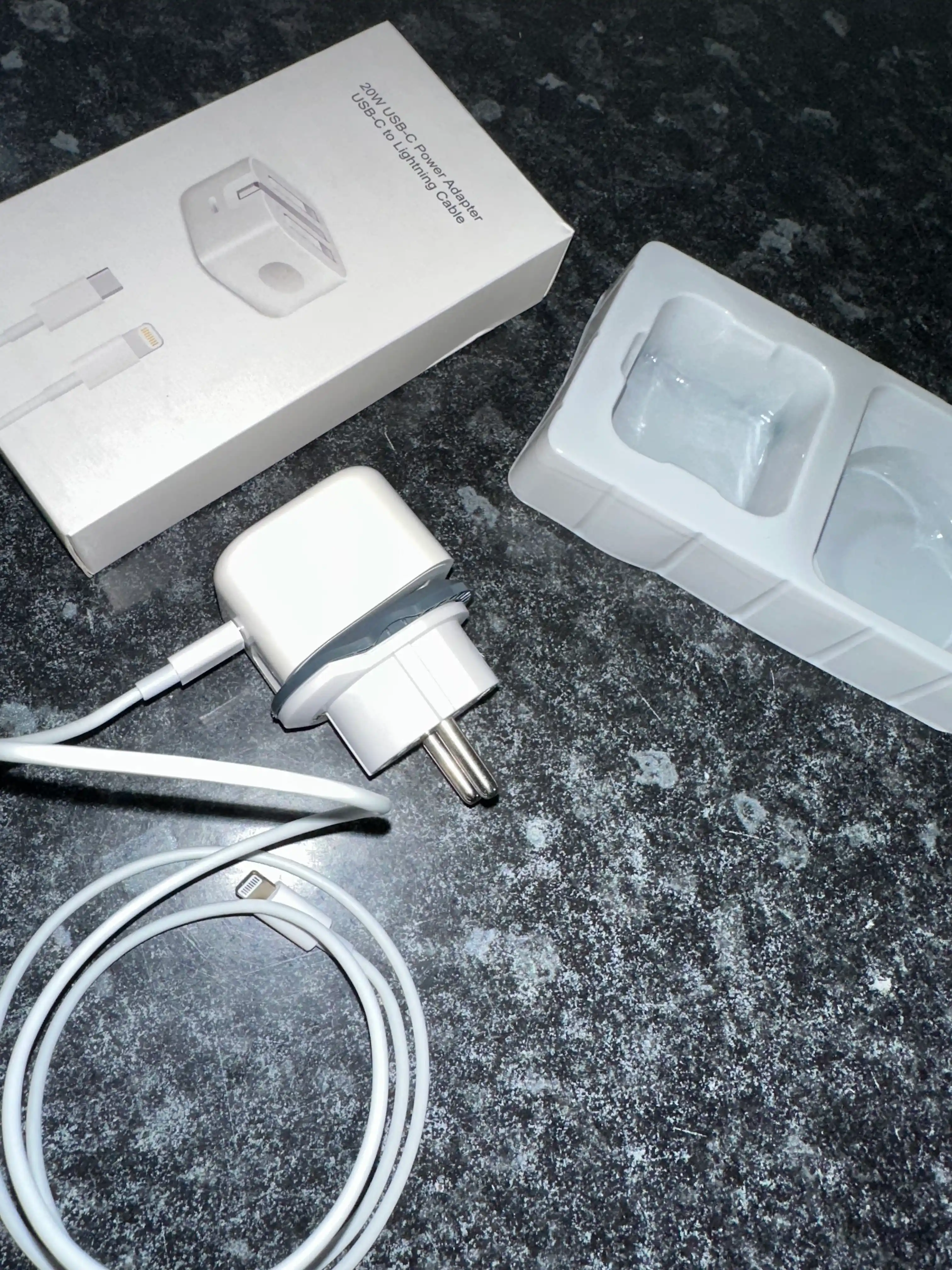 Зарядное устройство для iPhone, быстрая зарядка 20 Вт, с кабелем Type-C — Lightning
