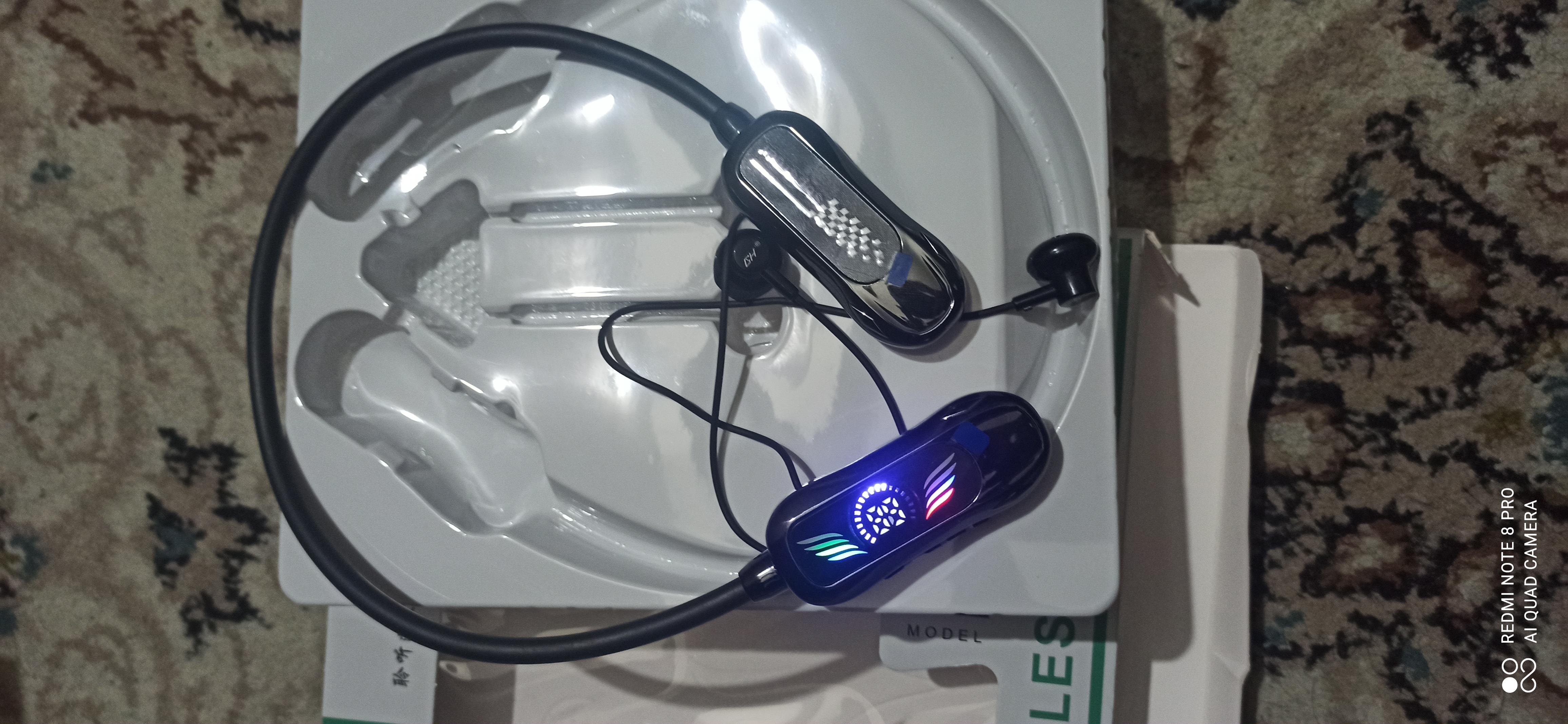 Simsiz quloqchin, bo'yinga taqiladigan Bluetooth naushnik