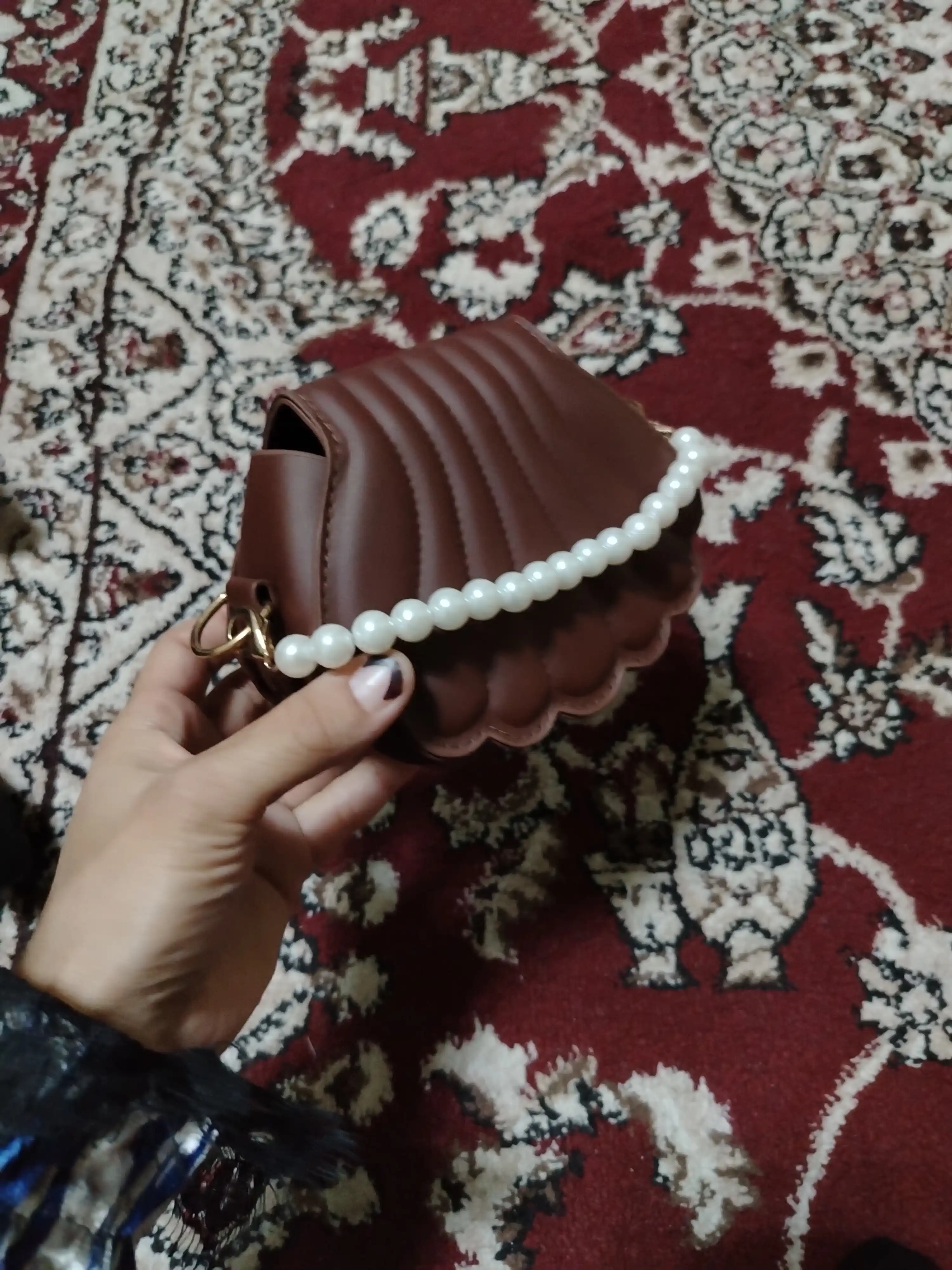 Qizlar uchun marvarid tasmali "Chig‘anoq" mini kosmetika sumkachasi