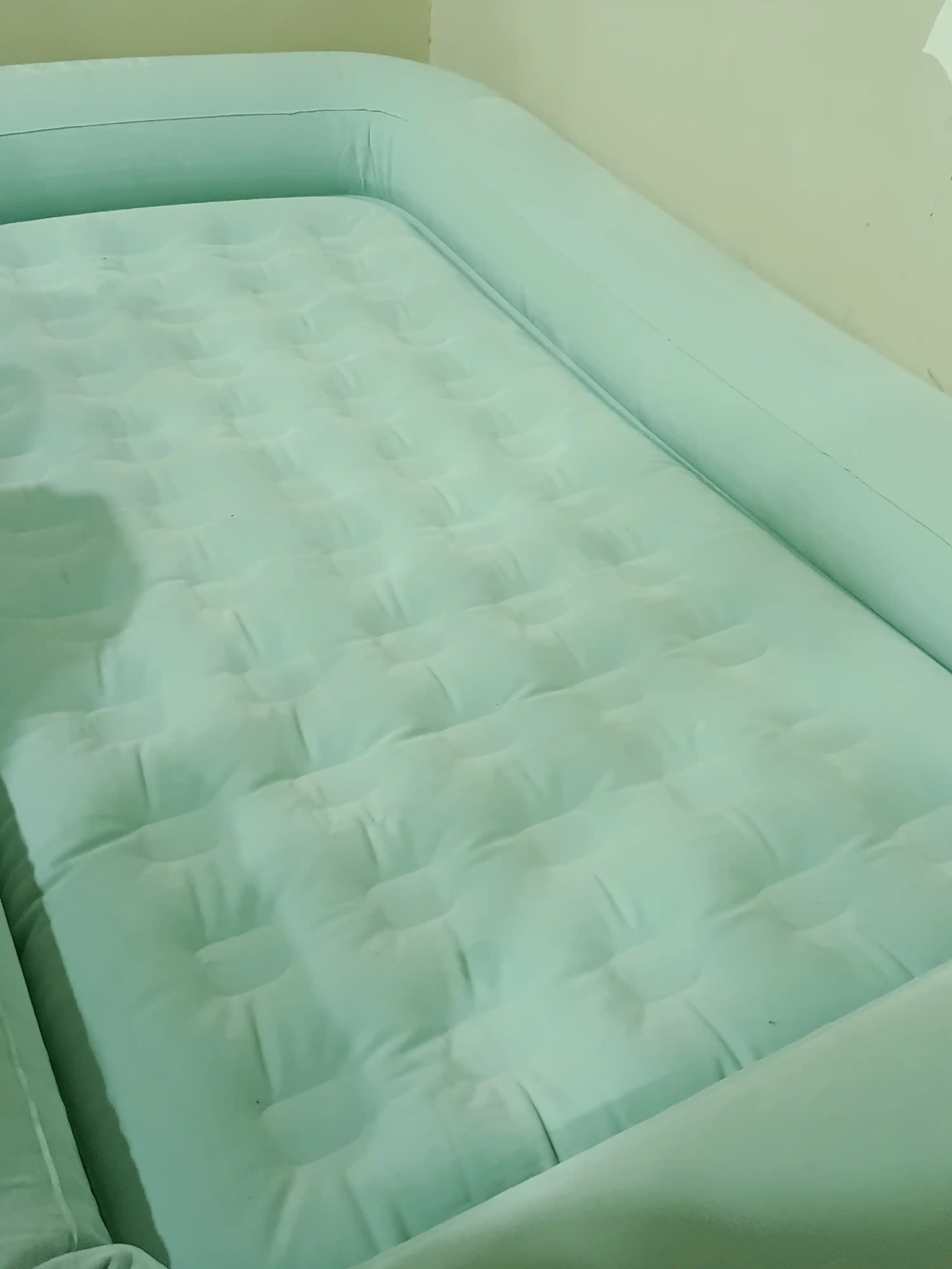 Intex 107×168×25 sm o‘lchamli bolalar damlama to‘shak, nasos bilan