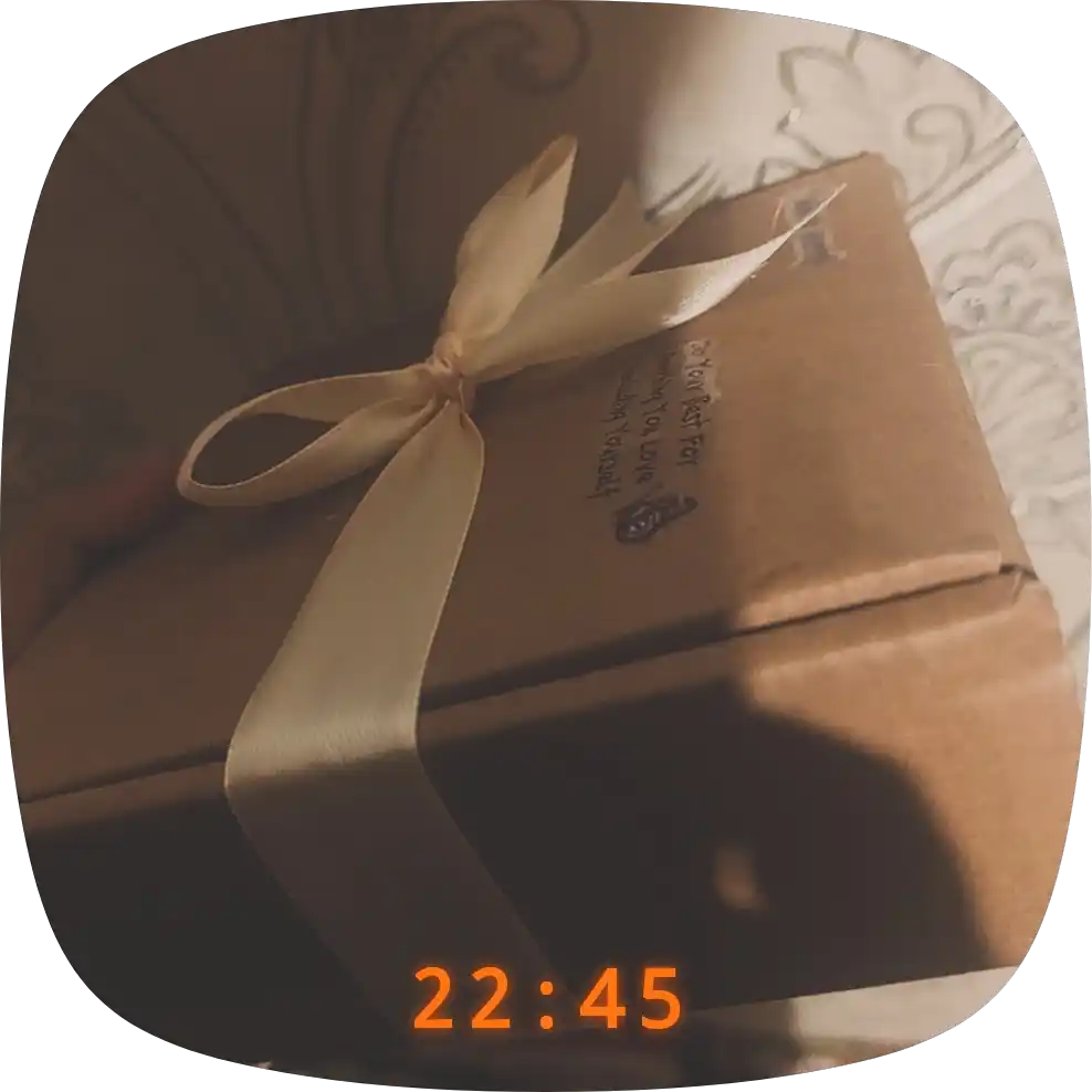 Sovg'a qutisi, kraft, to'ldiruvchi bilan, o'lchami 15 * 15 * 5 sm