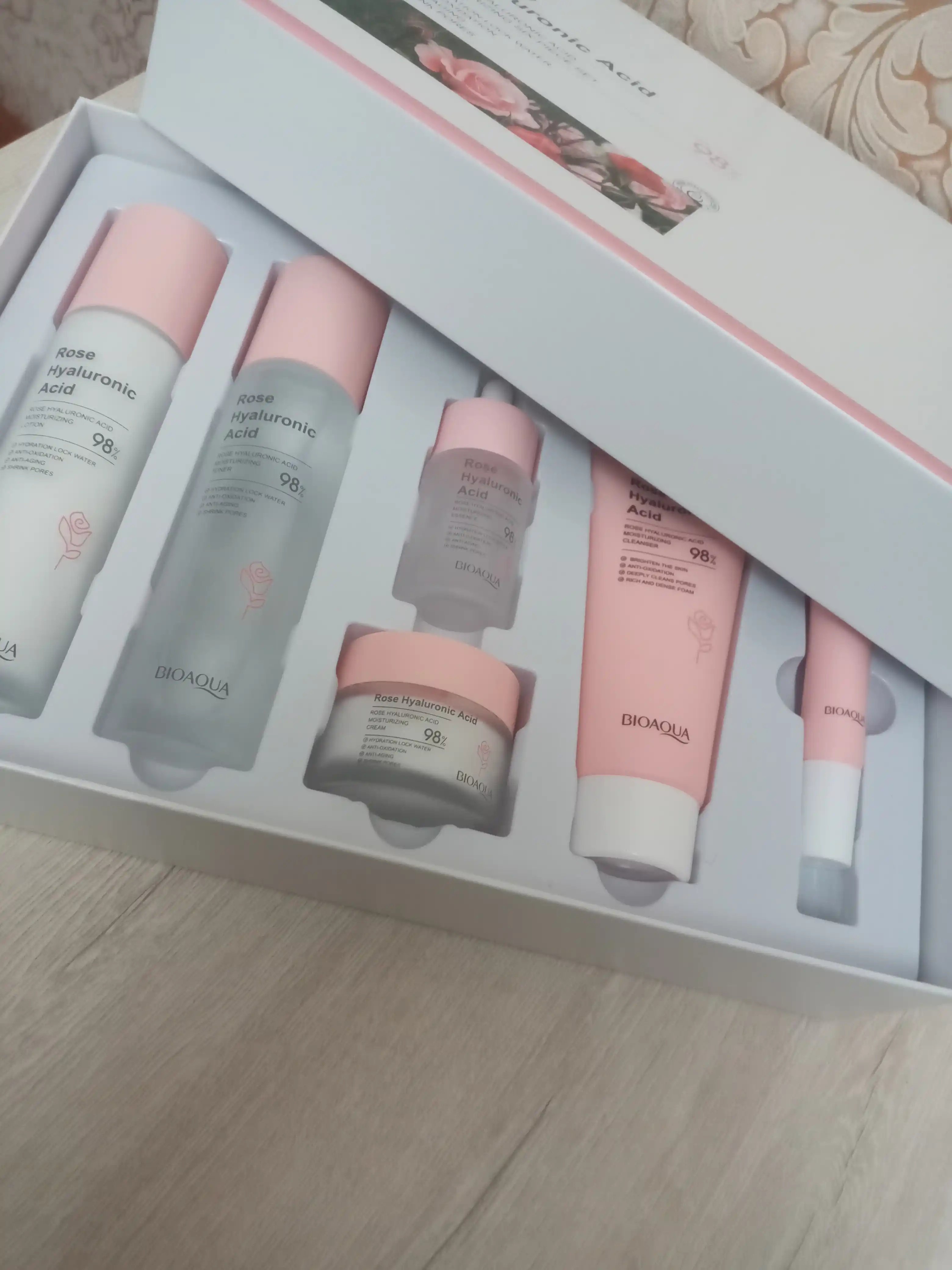 Подарочный набор для ухода за лицом Rose Hyaluronic Acid, 6 в 1 — увлажнение, сияние