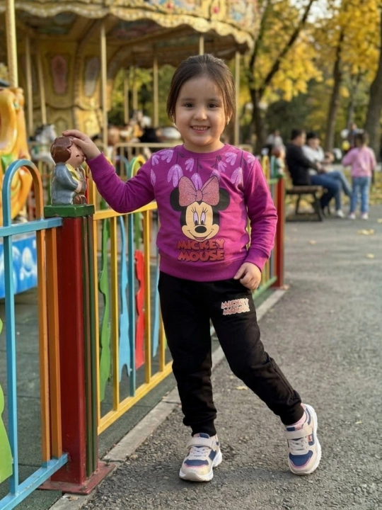Qizlar uchun bolalar sport kostyumi, svitshot va shim, Minni Maus naqshli