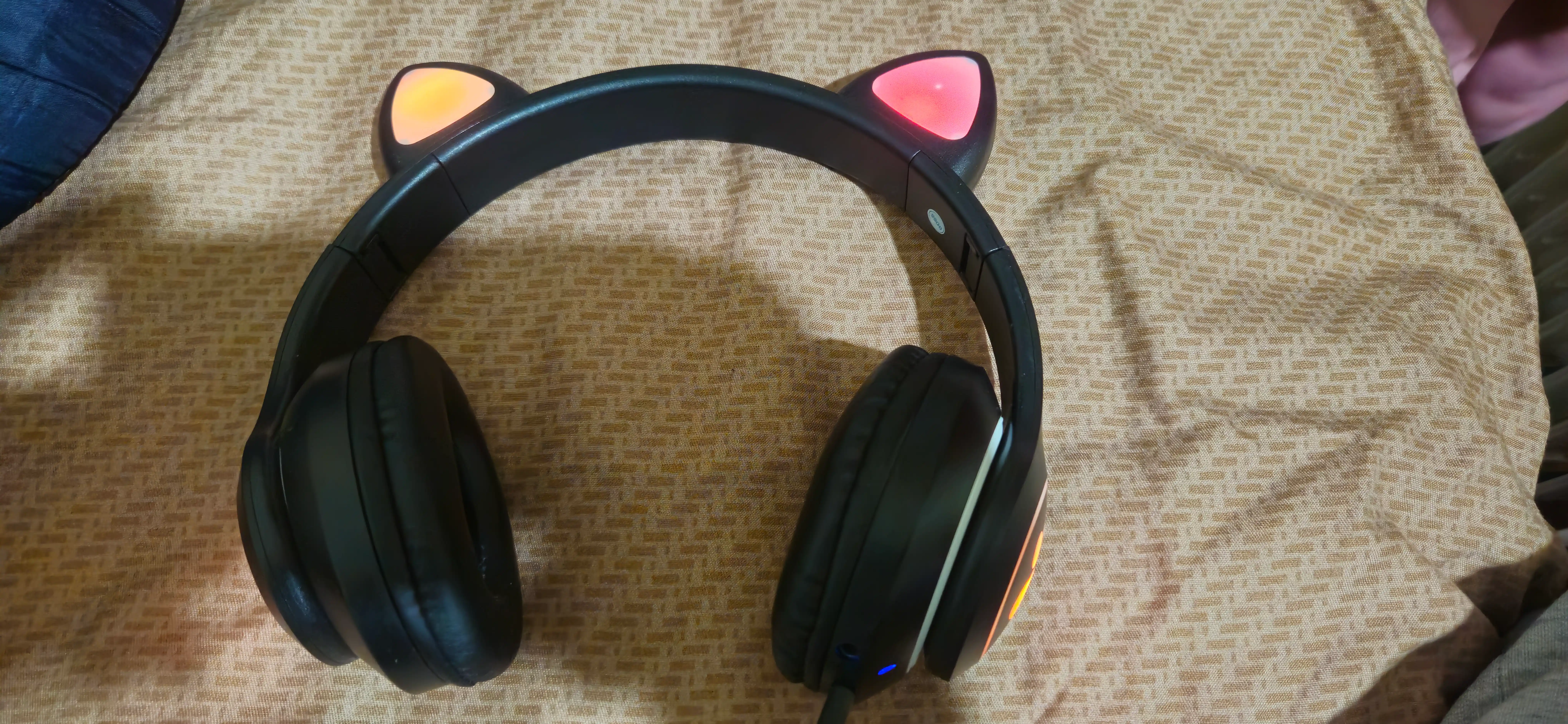 Simsiz Bluetooth quloqchinlar STN-28, yoritiladigan mushuk quloqlari bilan