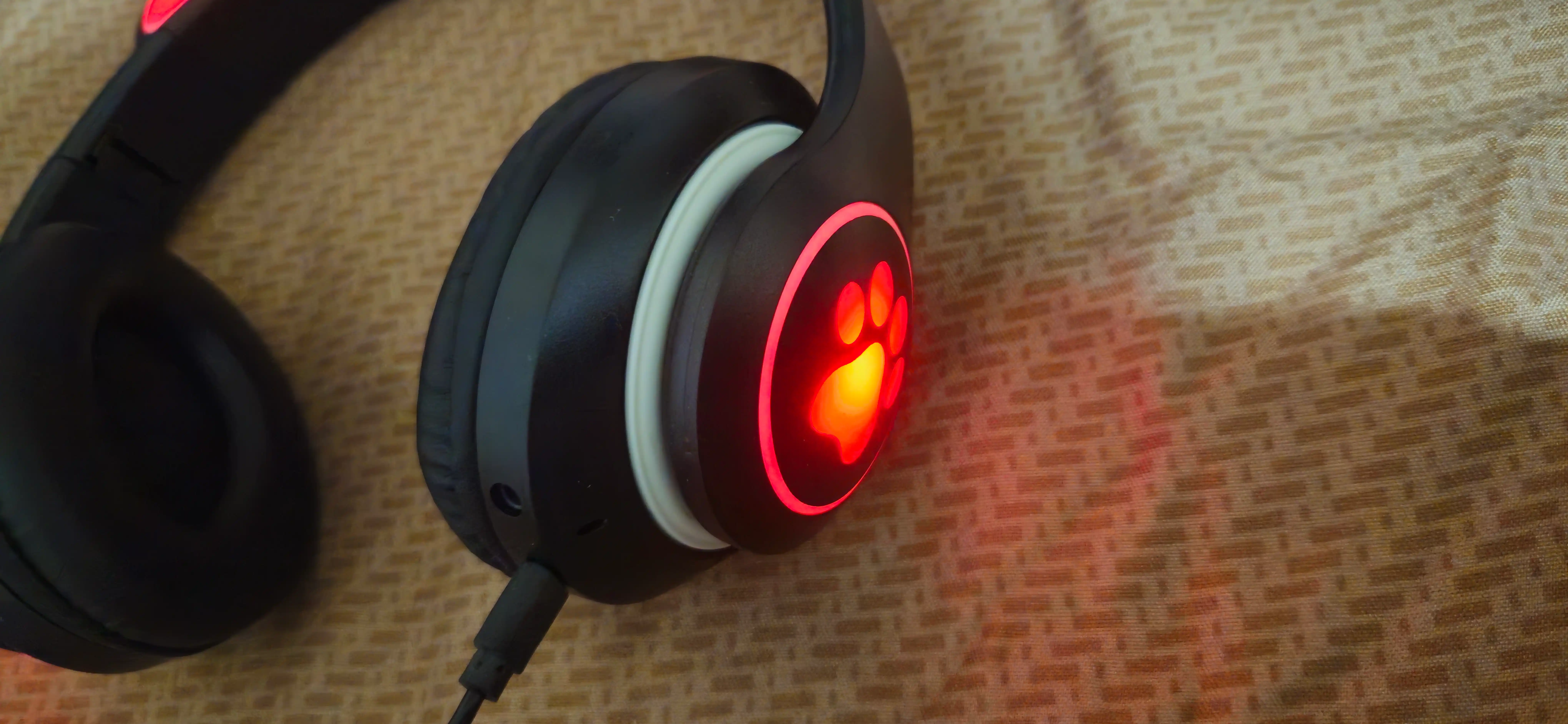 Simsiz Bluetooth quloqchinlar STN-28, yoritiladigan mushuk quloqlari bilan