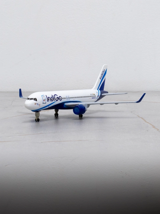 Модель самолёта Airbus A320, авиакомпания IndiGo, 20 см, металл+пластик, шасси