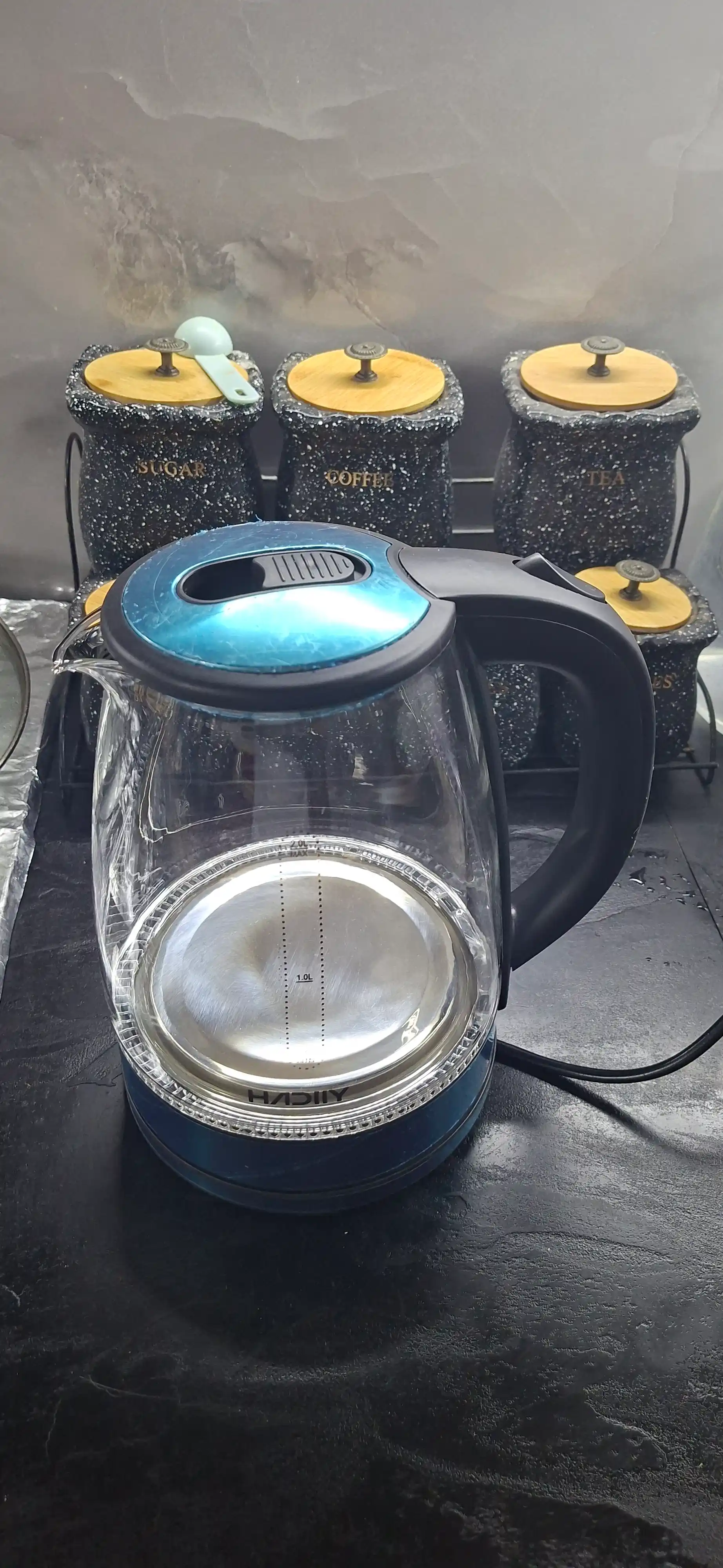 Yoritgichli, shishadan yasalgan elektr choynak