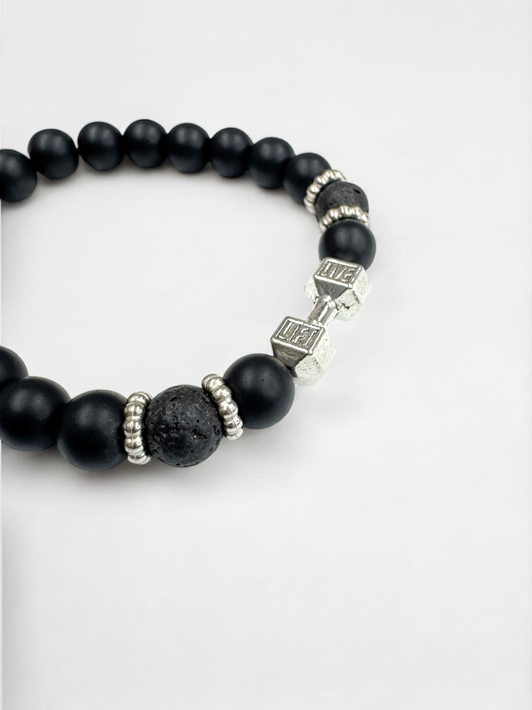 Erkaklar bilaguzugi, klassik, qora munchoqlardan