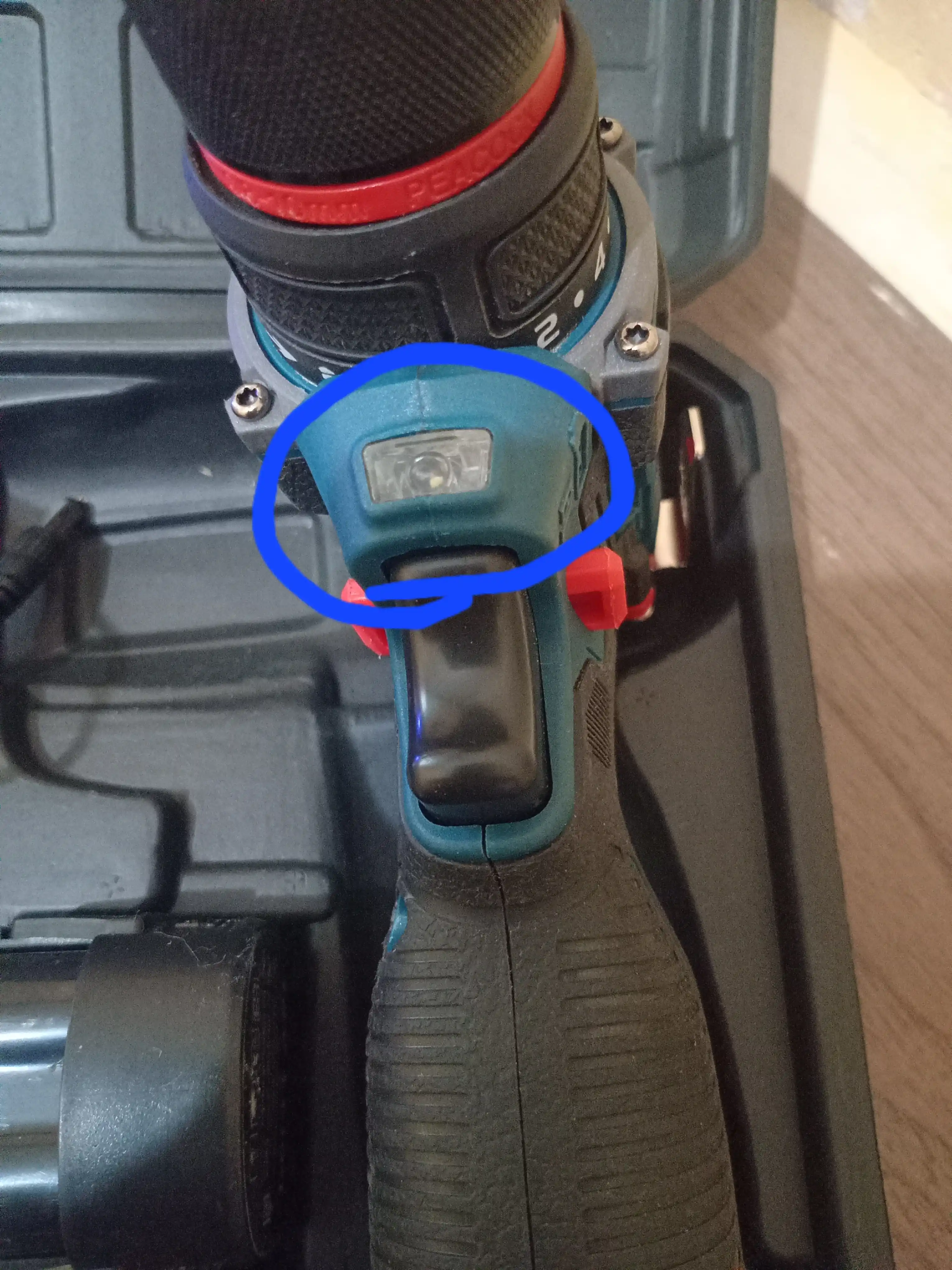 Akkumulyatorli buragich 18V Brushless, 2 ta AKB va zaryadlovchi, quti