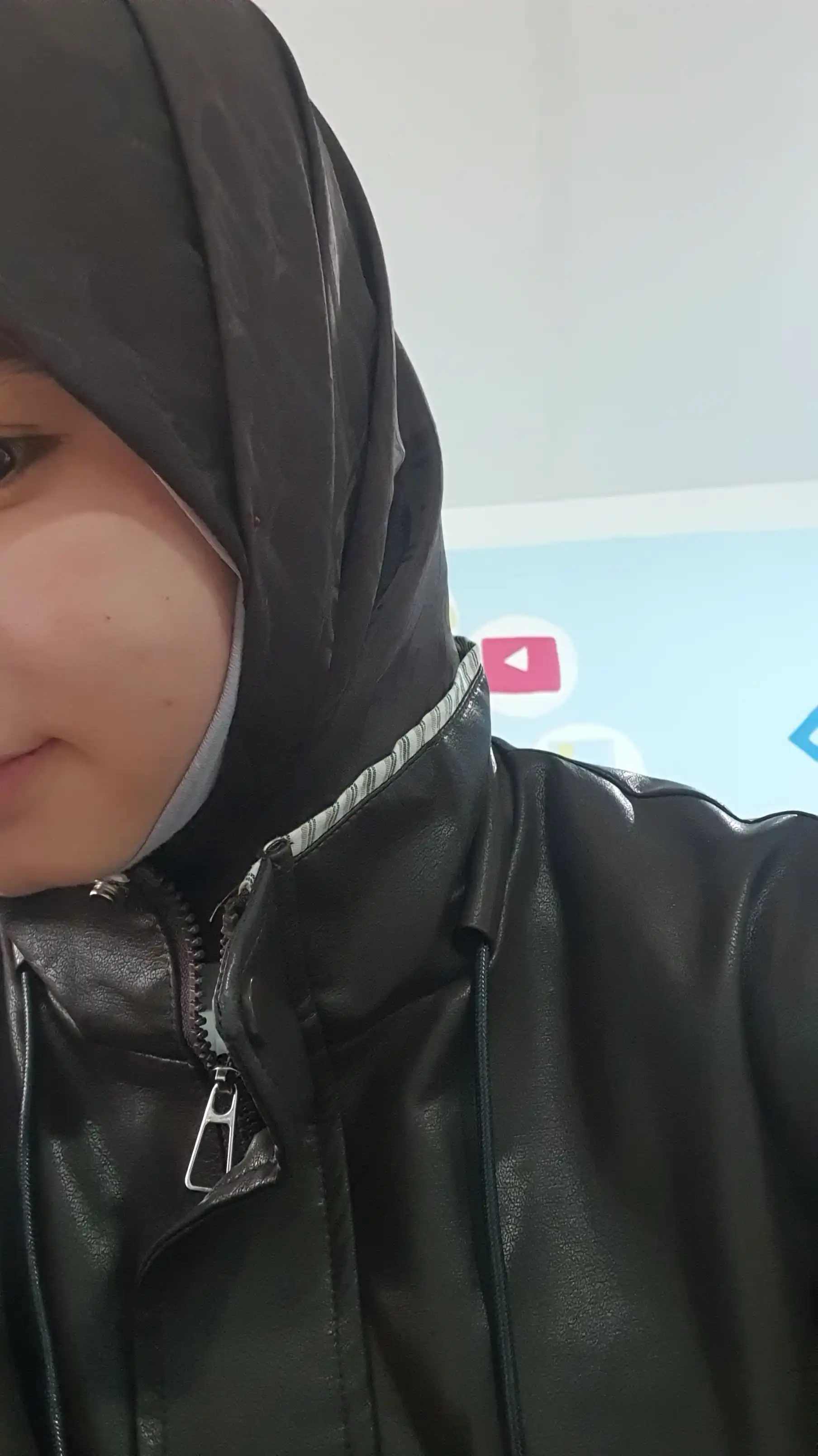 Ipak Ro'mol Dior - Ayollar uchun sifatli ro'mollar va hijoblar