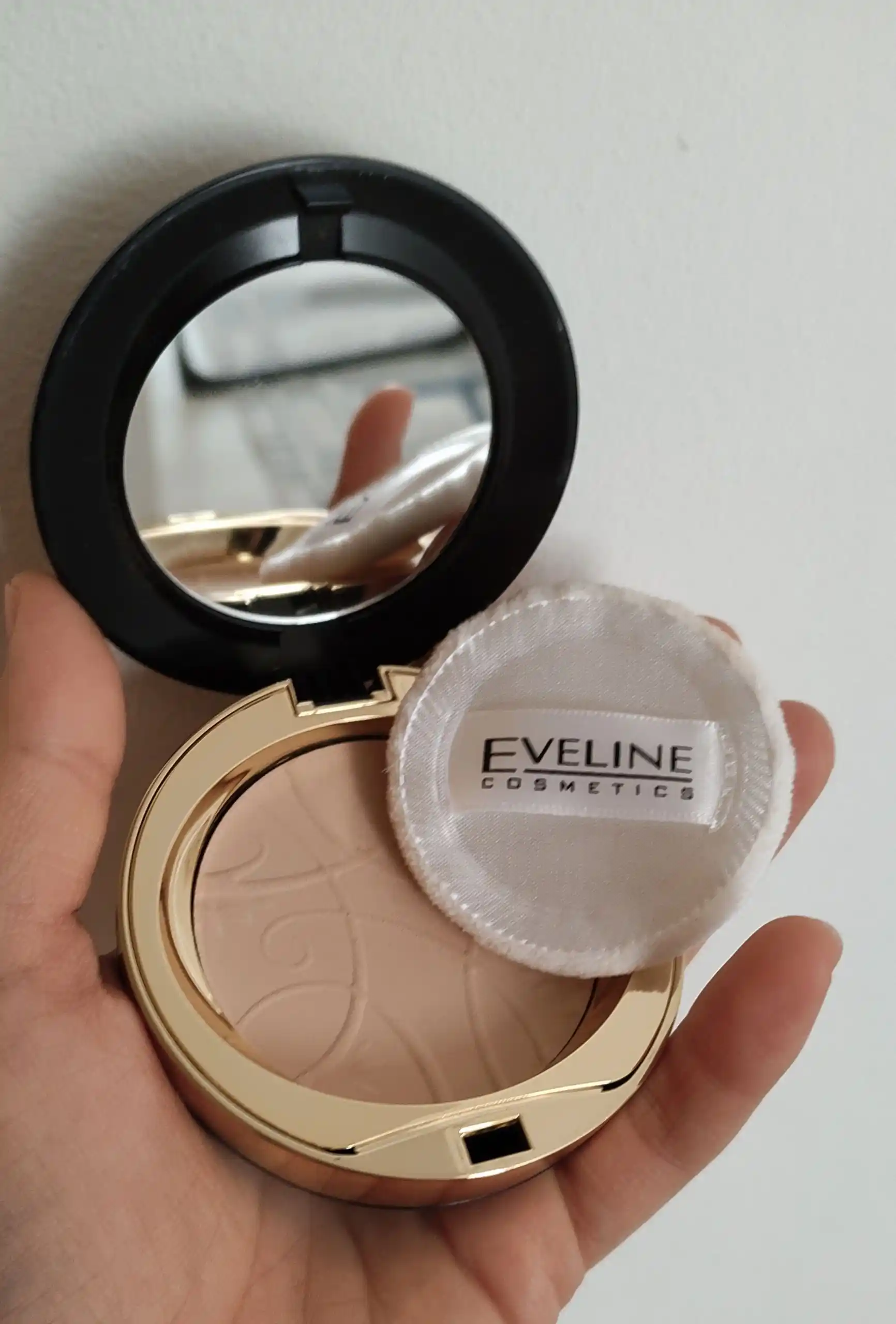 Пудра Eveline Celebrities Beauty, тон 20