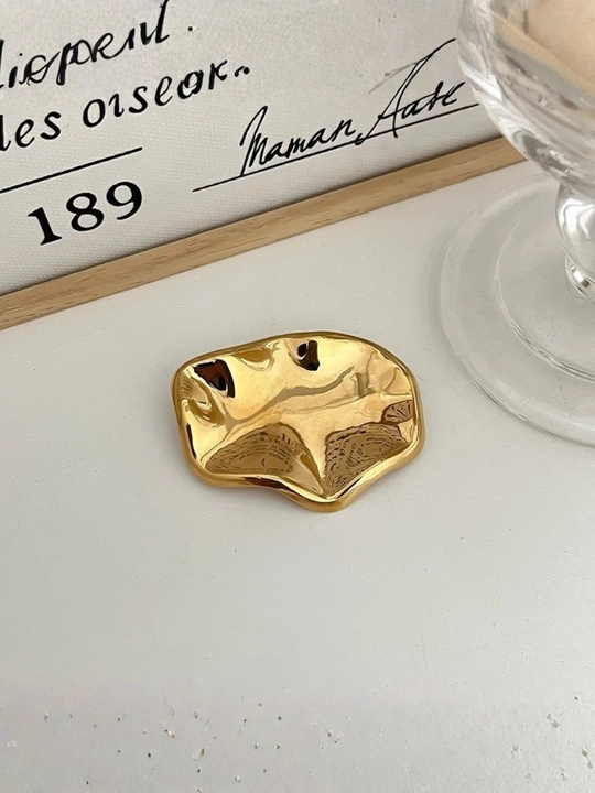Zamonaviy uslubdagi minimalist metall ayollar to‘g‘nog‘ichi