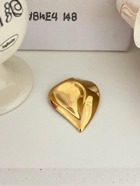 Zamonaviy uslubdagi minimalist metall ayollar to‘g‘nog‘ichi