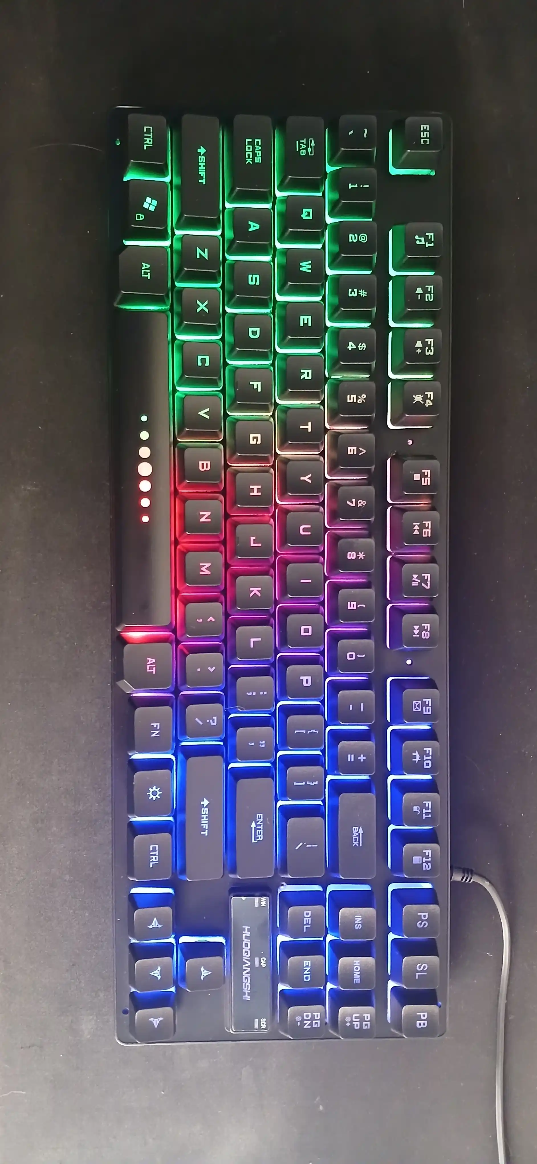 O‘yinchilar va kompyuter uchun simli RGB LED o‘yin klaviaturasi
