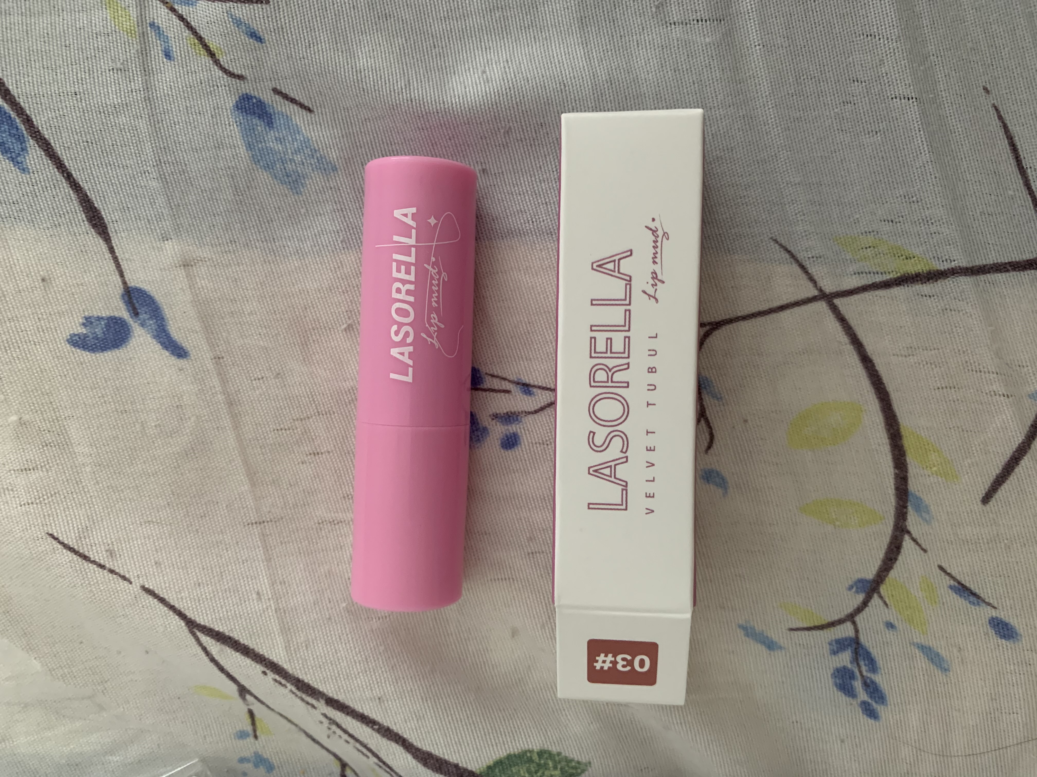 "Lasorella" lab bo'yog'i, koreya effekti, suyuq, doimiy, mat