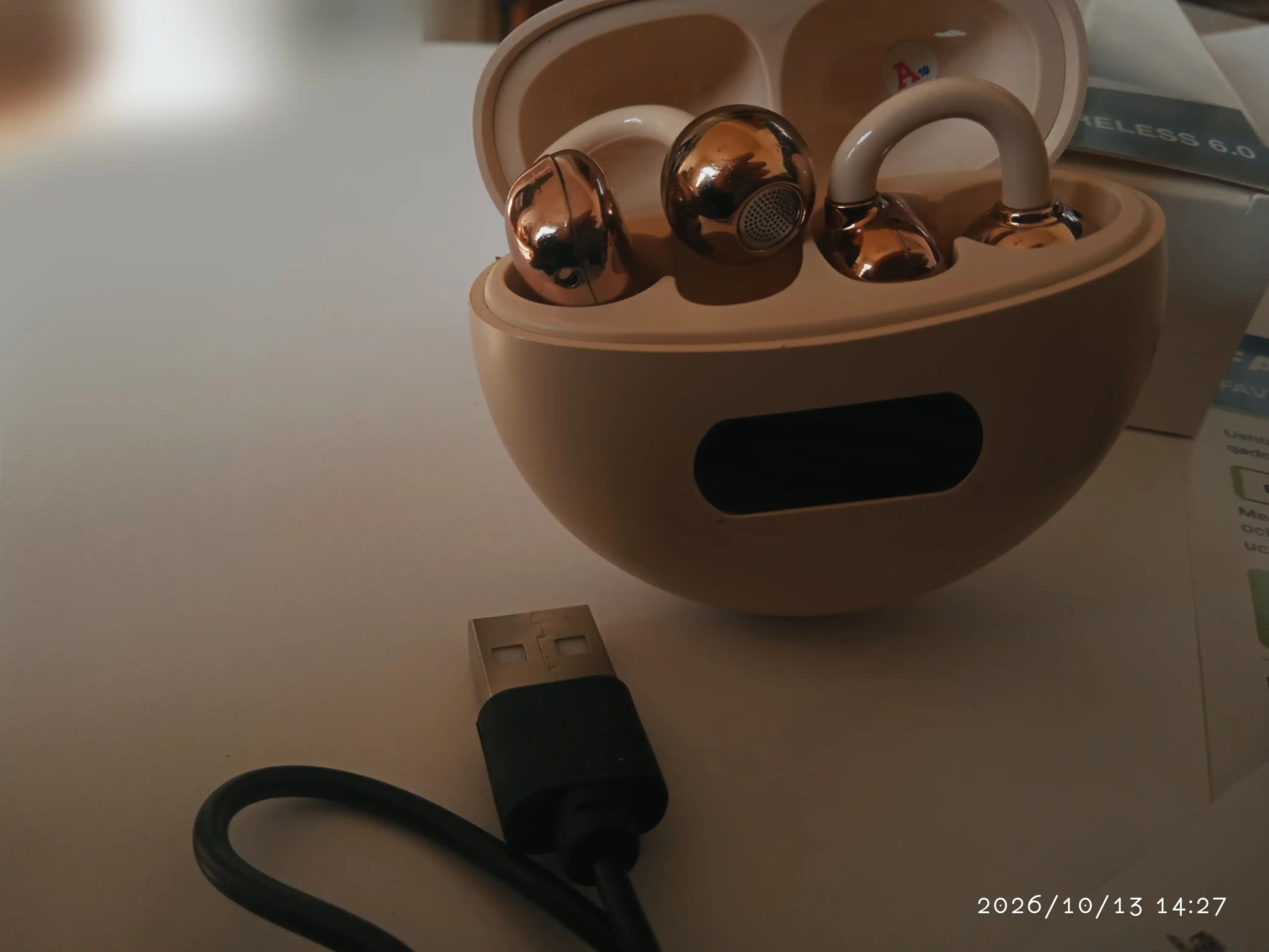 Simsiz quloqchinlar, IPX5 namlikdan himoya, 30 soat ishlash qobiliyati, bluetooth