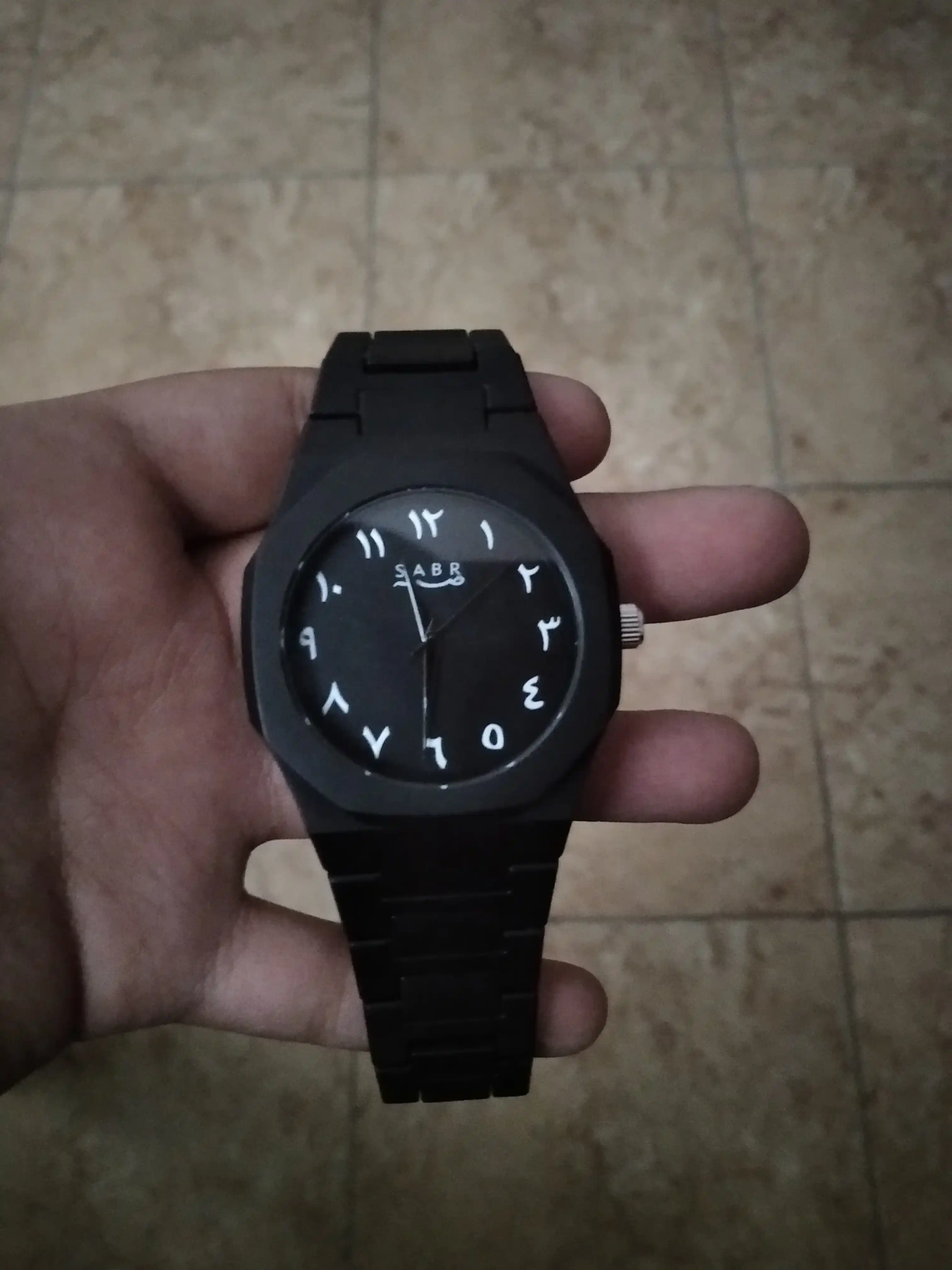 Aura Shadow Black - erkaklar soati, minimalizm uslubida