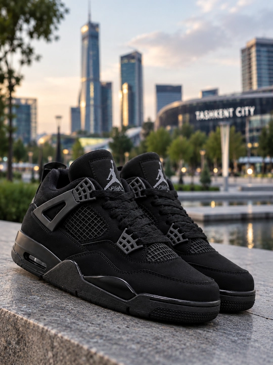 Erkaklar uchun qora krossovka Air Jordan 4 All Black