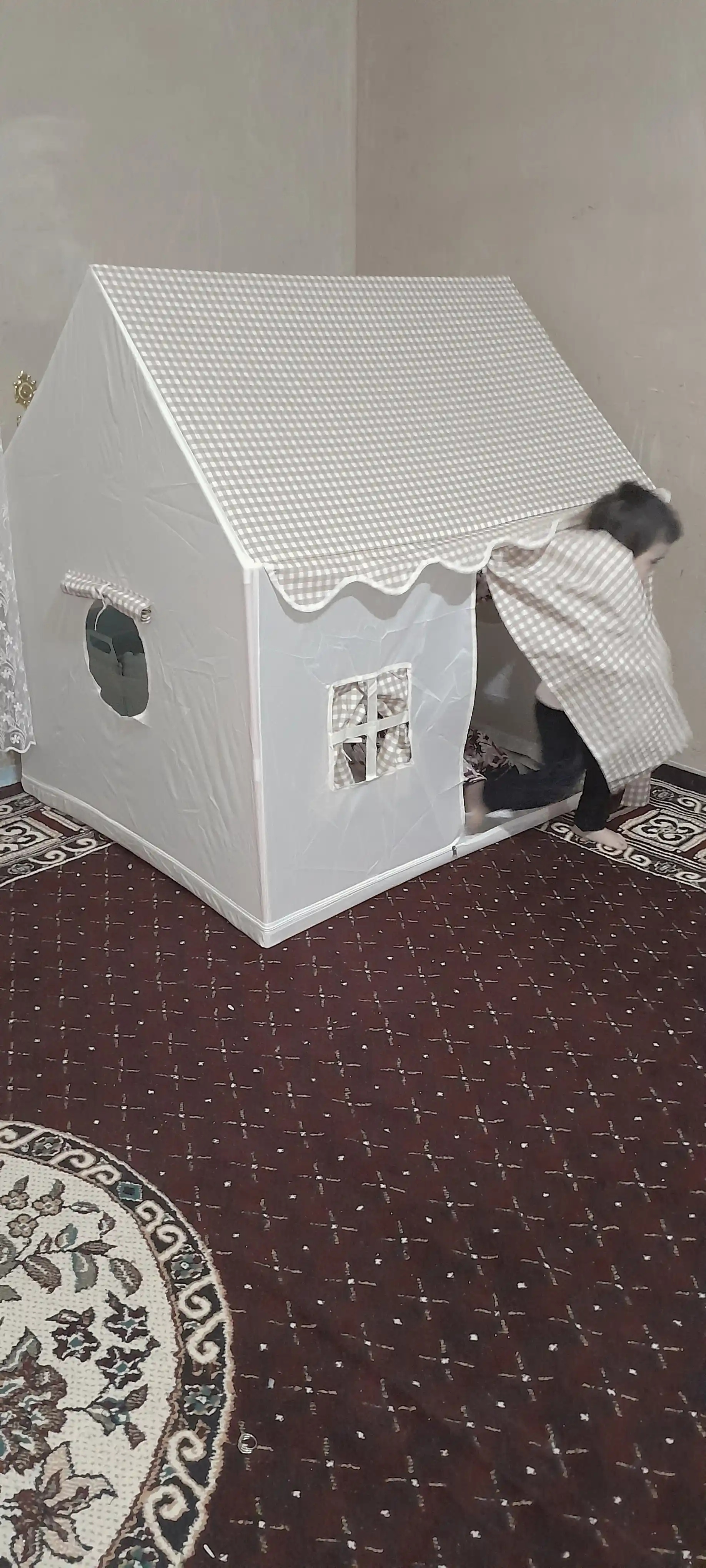 Bolalar o‘yin chodiri, uycha, derazalari bor uycha, bolalar uchun yig‘ma uy palatka domik