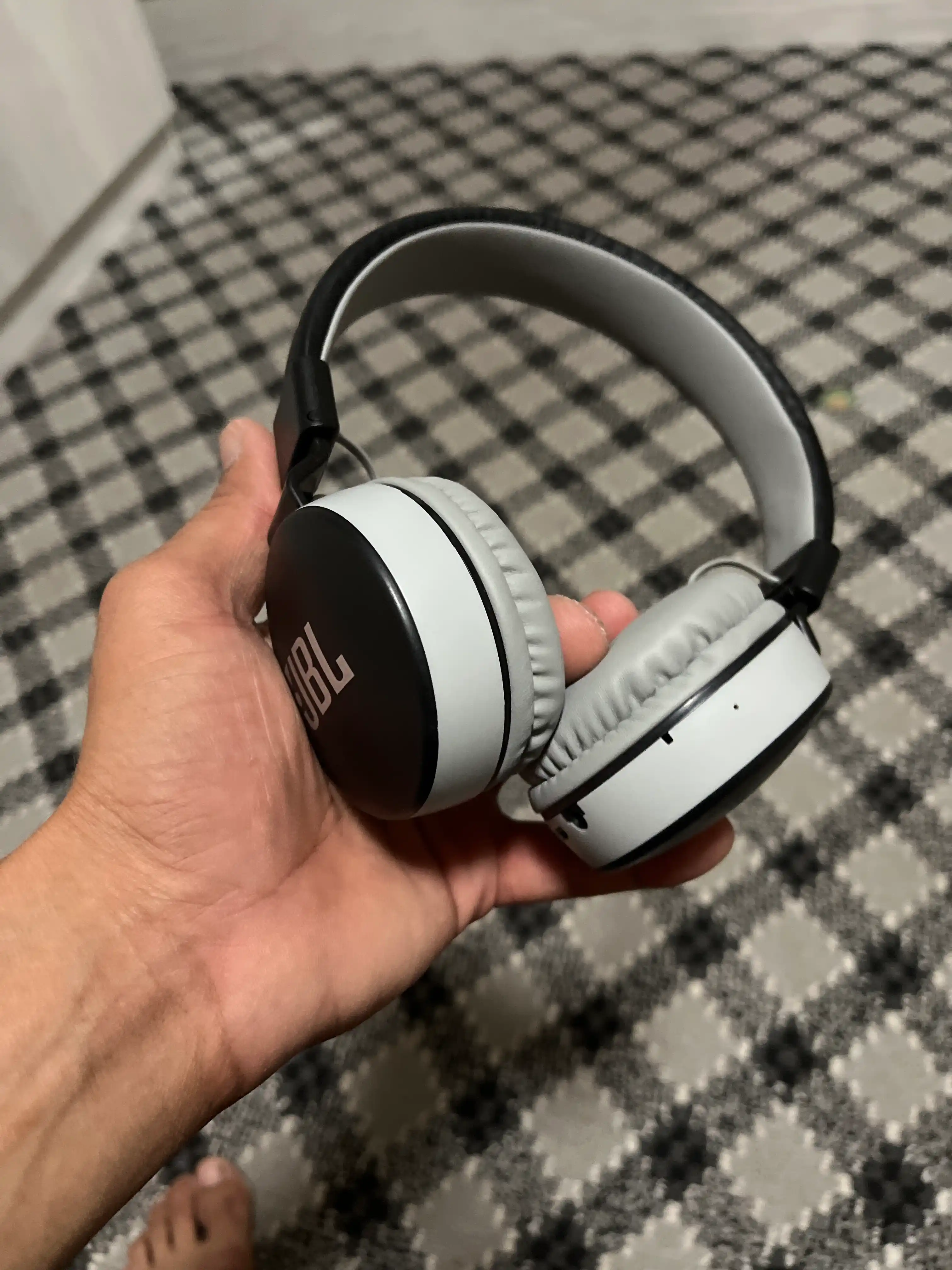 M5 JBL-881A, simsiz quloqchinlar turli ranglarda