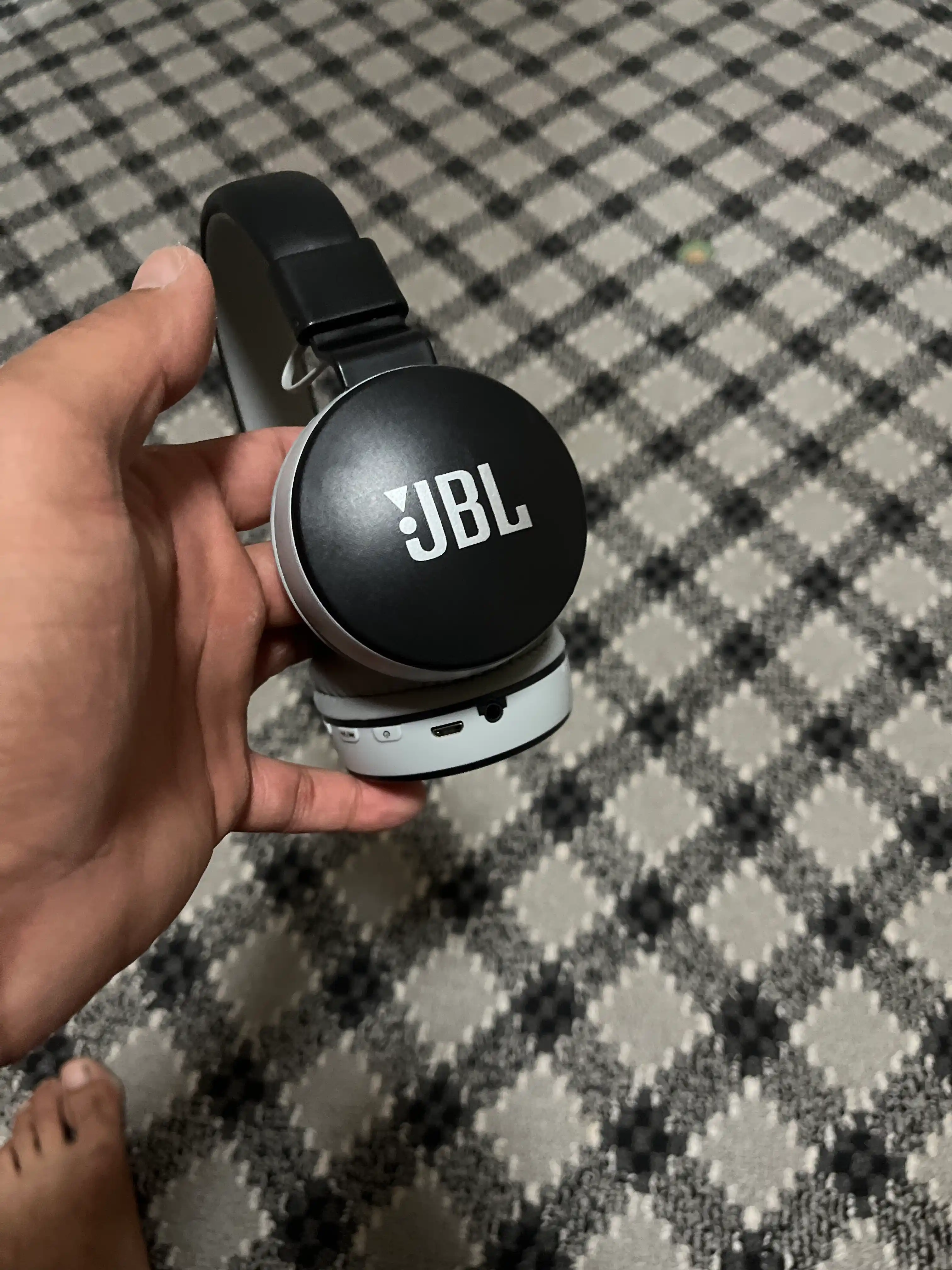M5 JBL-881A, simsiz quloqchinlar turli ranglarda