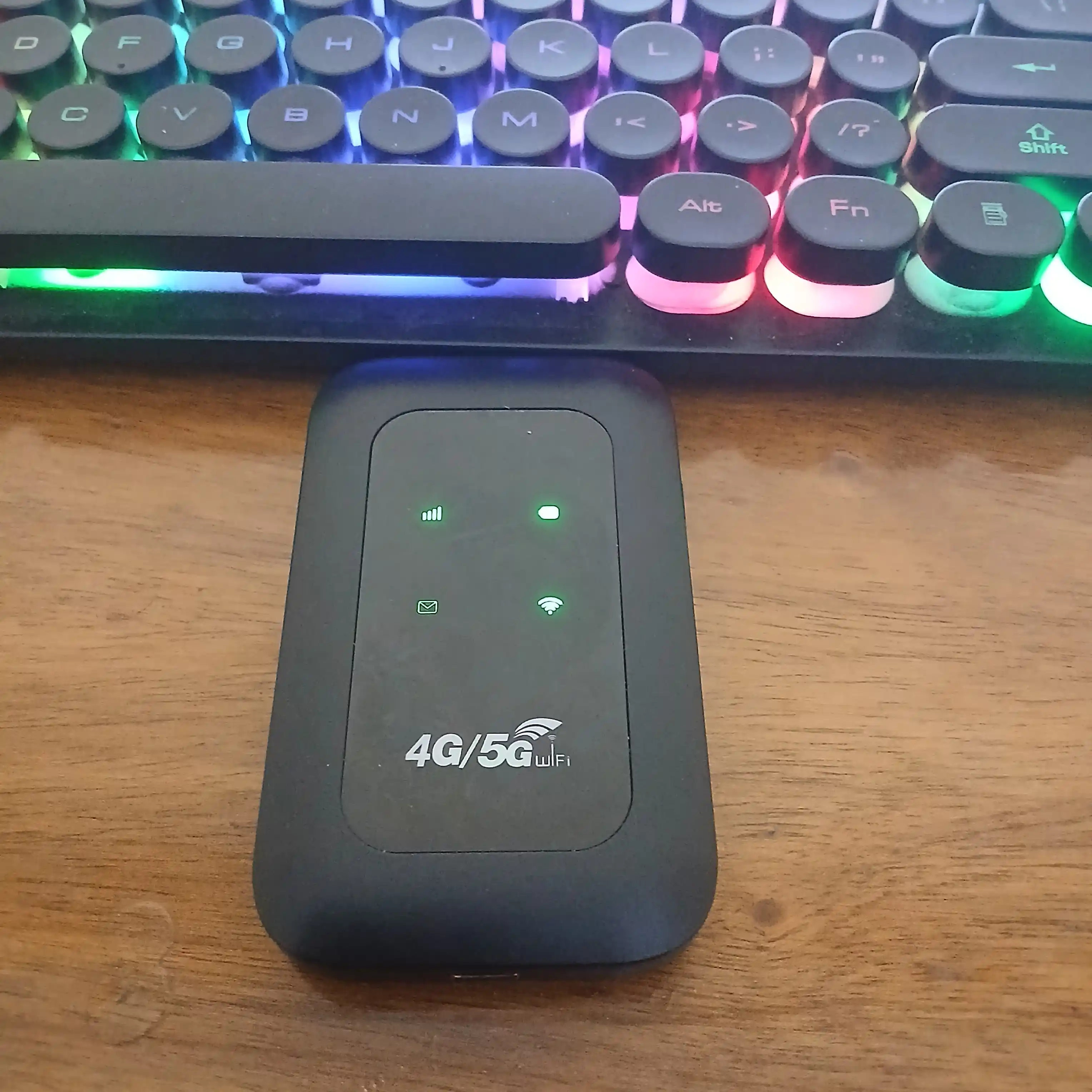 Wi-Fi роутер, cho‘ntak modem, portativ, 4G, 5G, SIM-karta bilan, sayohatlar uchun