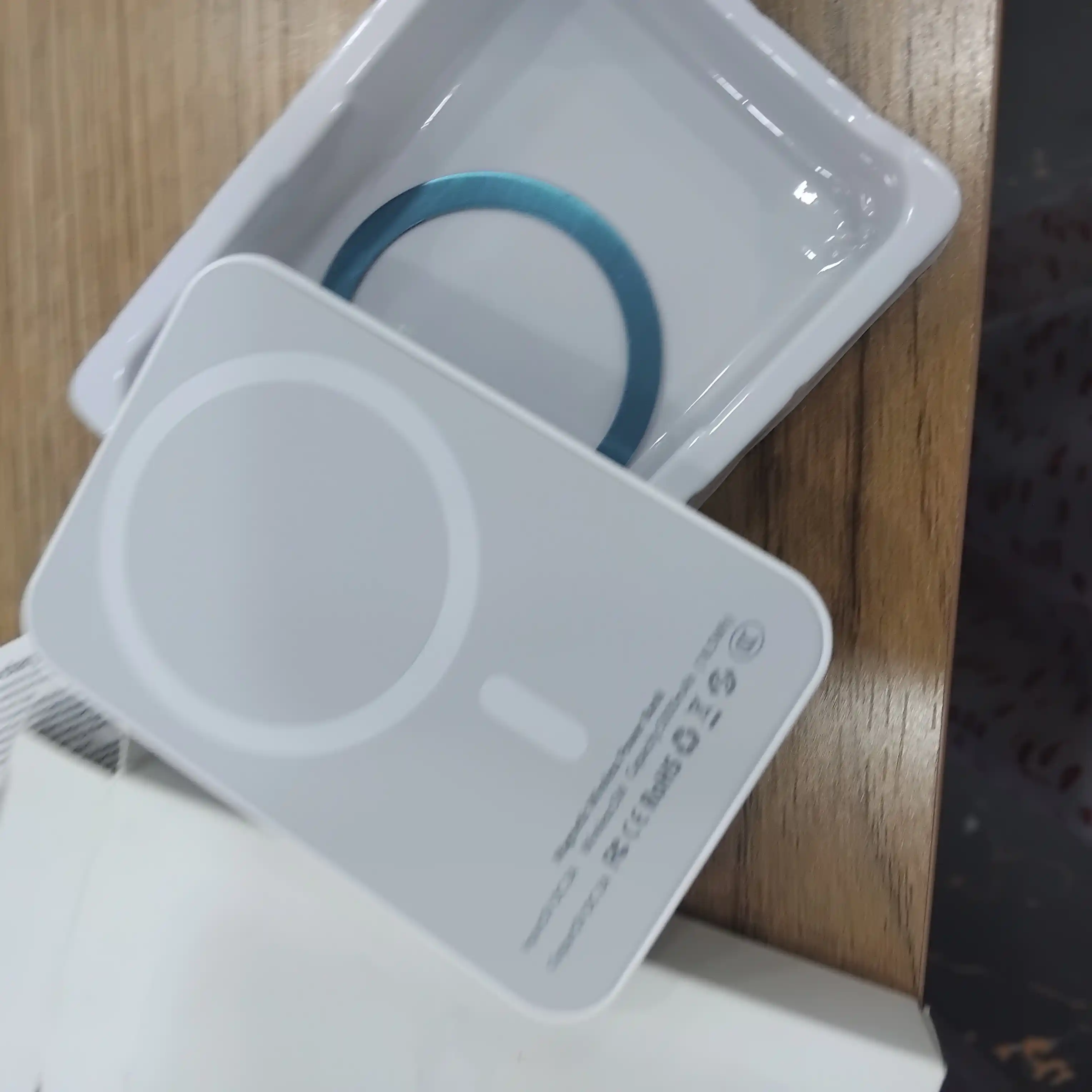 MagSafe tashqi akkumulyatori, magnitli Power Bank, simsiz quvvatlash
