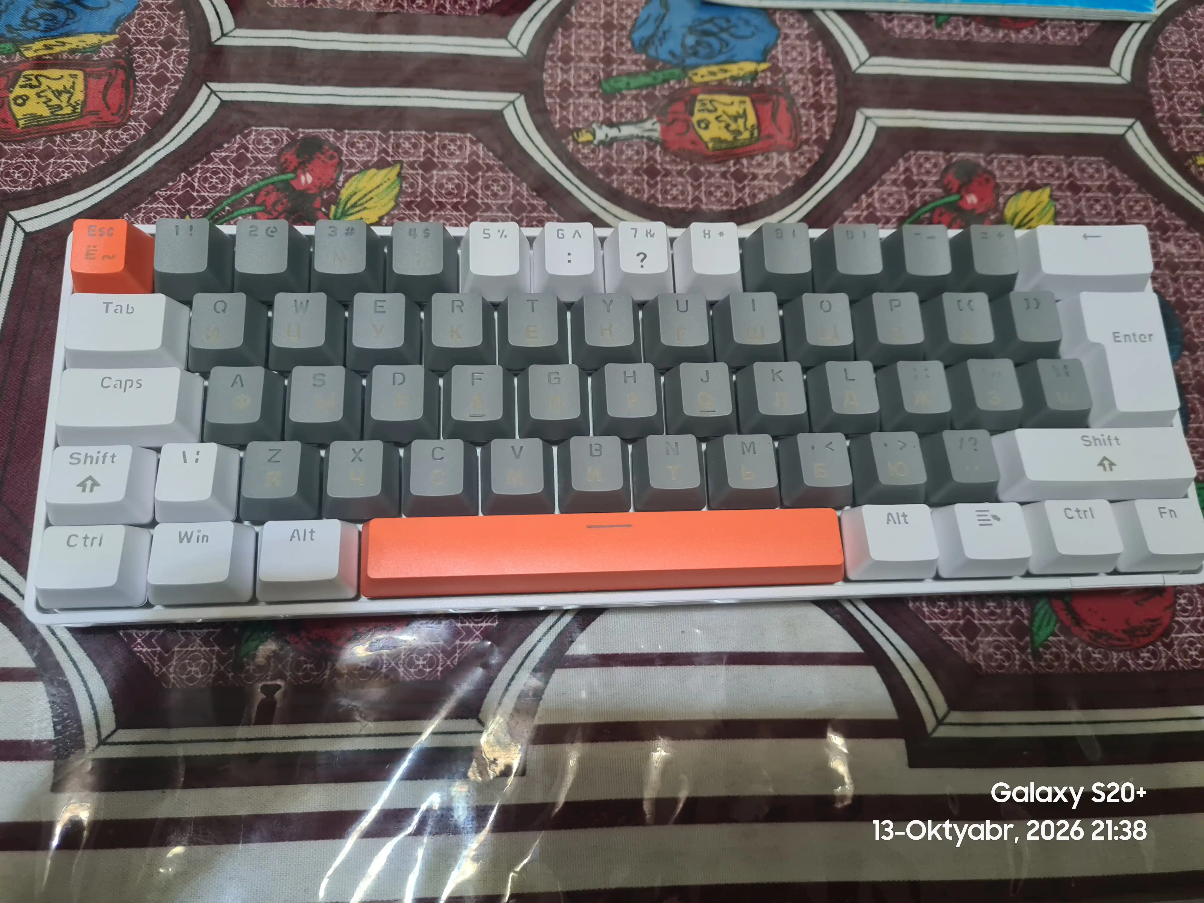 O'yin mexanik klaviaturasi T60