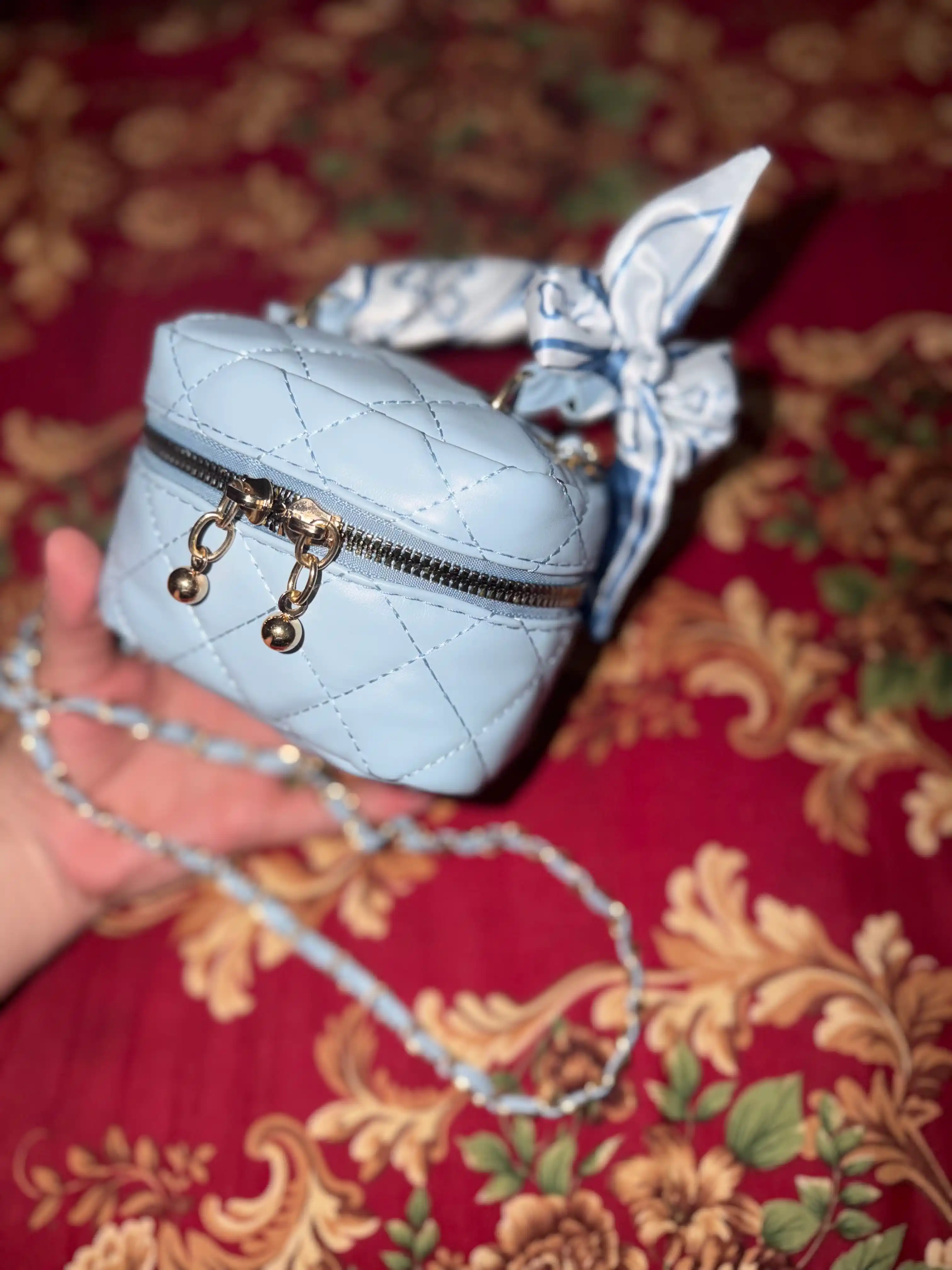 Ayollar uchun mini sumka, yelkaga taqiladigan krossbodi, eko-charm, Chanel uslubida