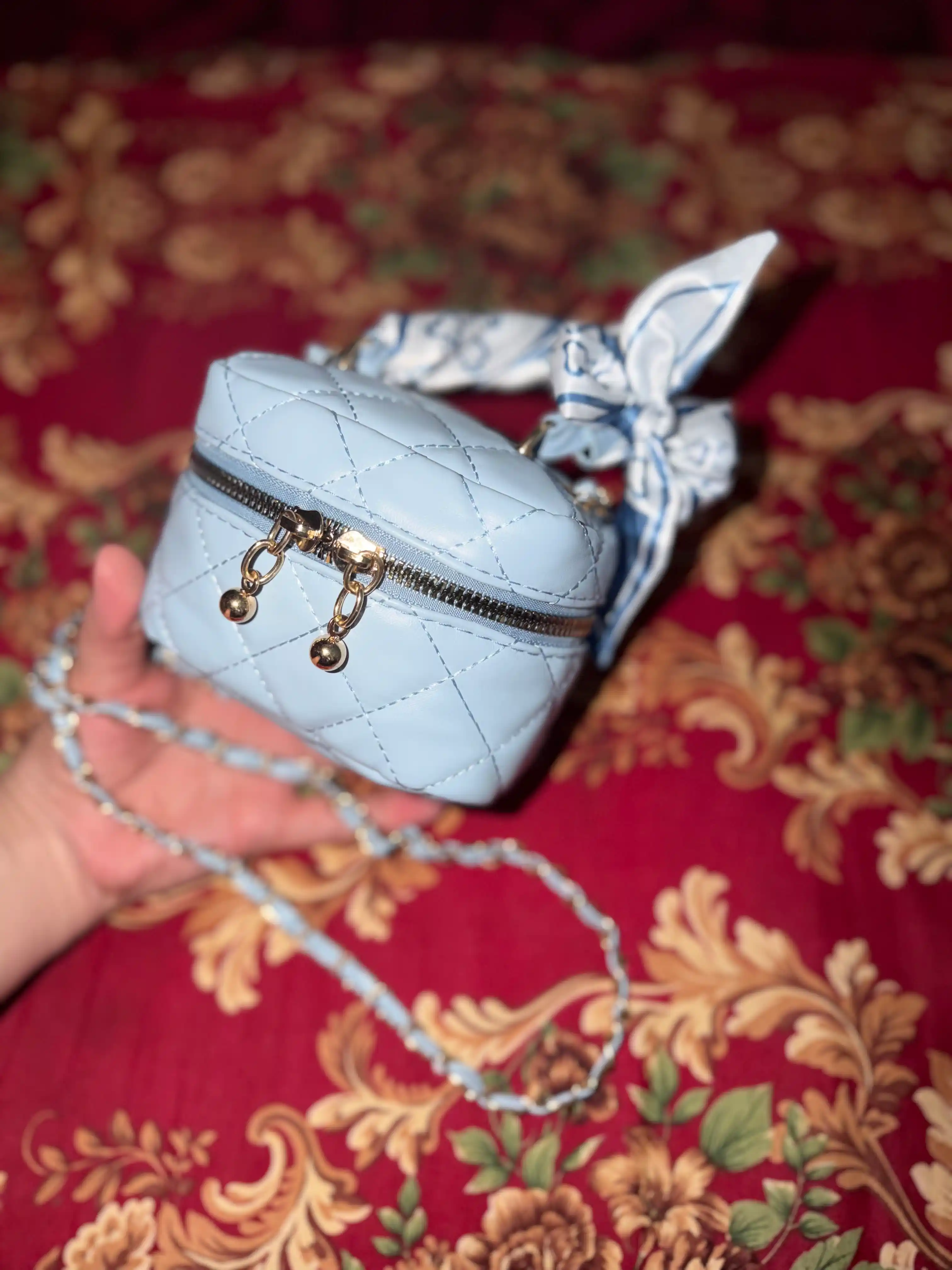Ayollar uchun mini sumka, yelkaga taqiladigan krossbodi, eko-charm, Chanel uslubida