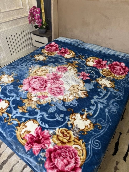 Yumshoq momiq adyol, issiq ko‘rpa, gul naqshli bir kishilik adyol, yotoq uchun qulay