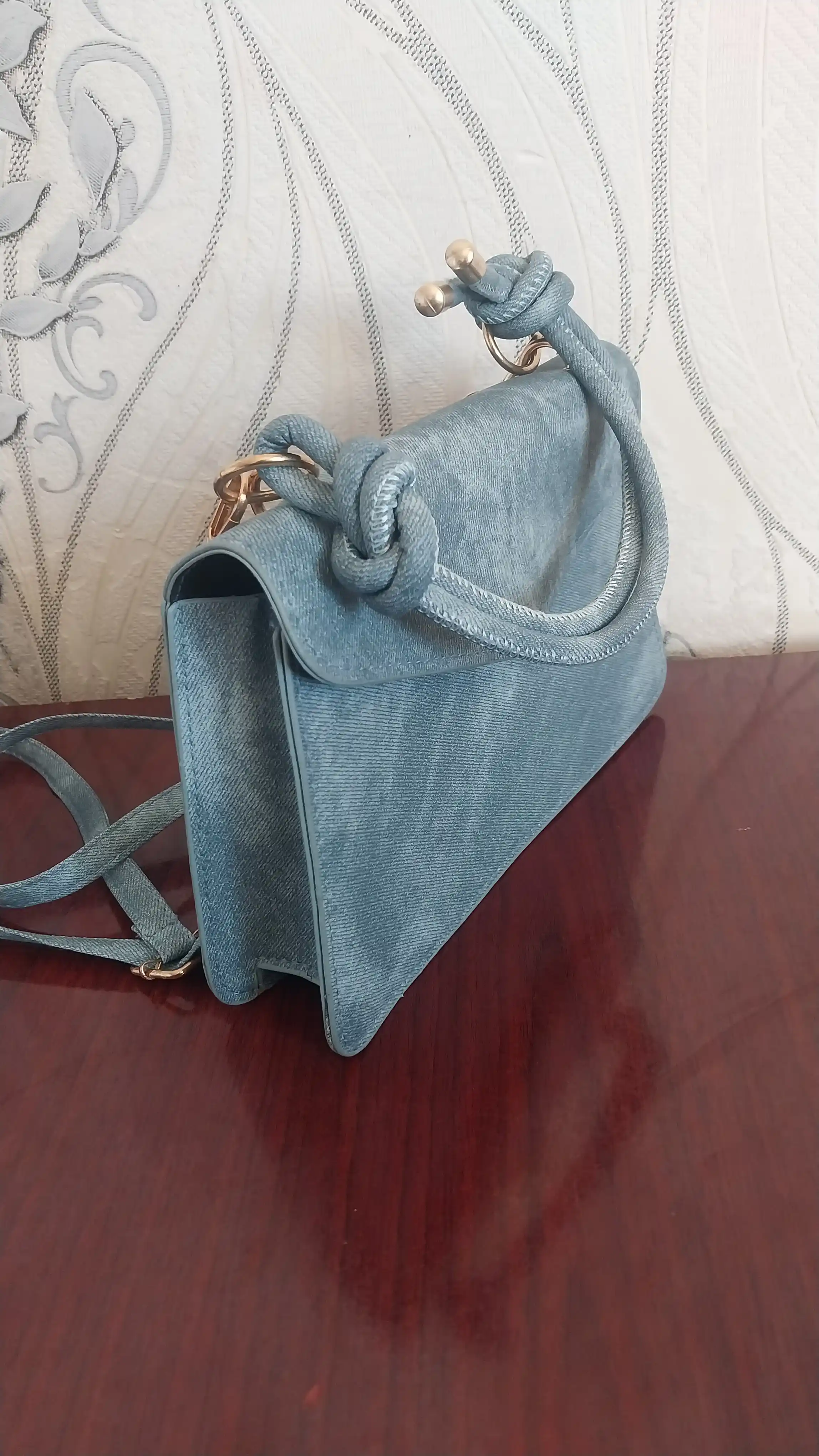 Qopqoqli va PU fakturali ayollar kross-bodi sumkasi, 23×14 sm