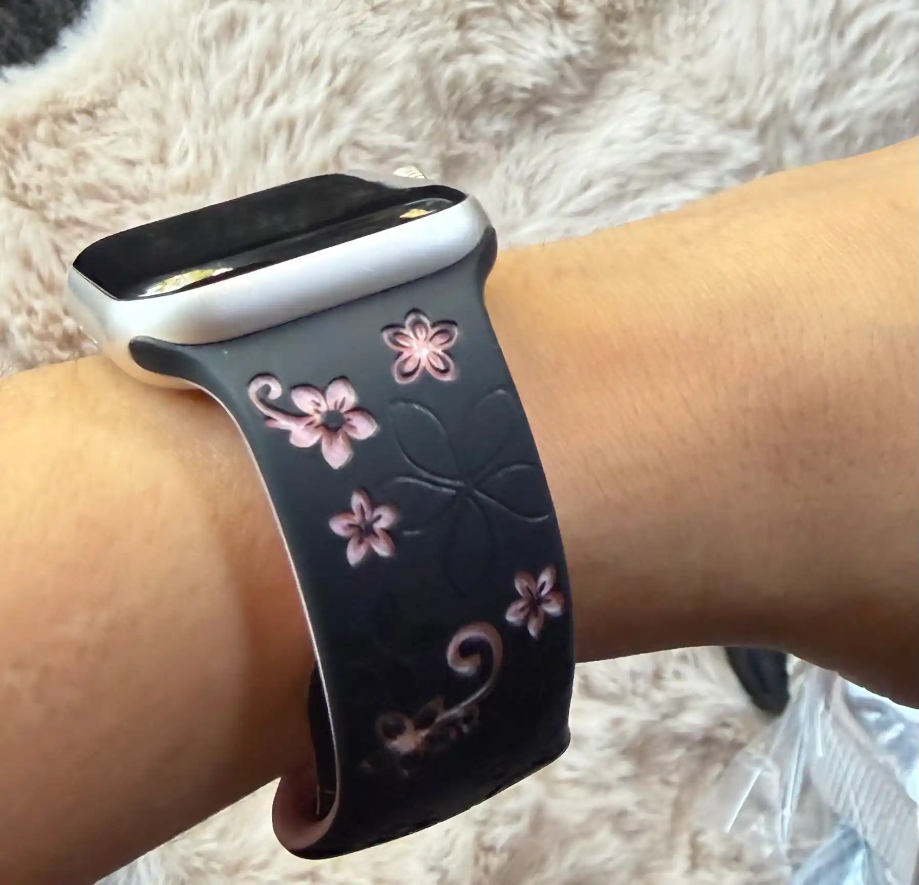 Женский ремешок для Apple Watch 38/40/41/42 мм, чёрно-розовый, цветочный узор