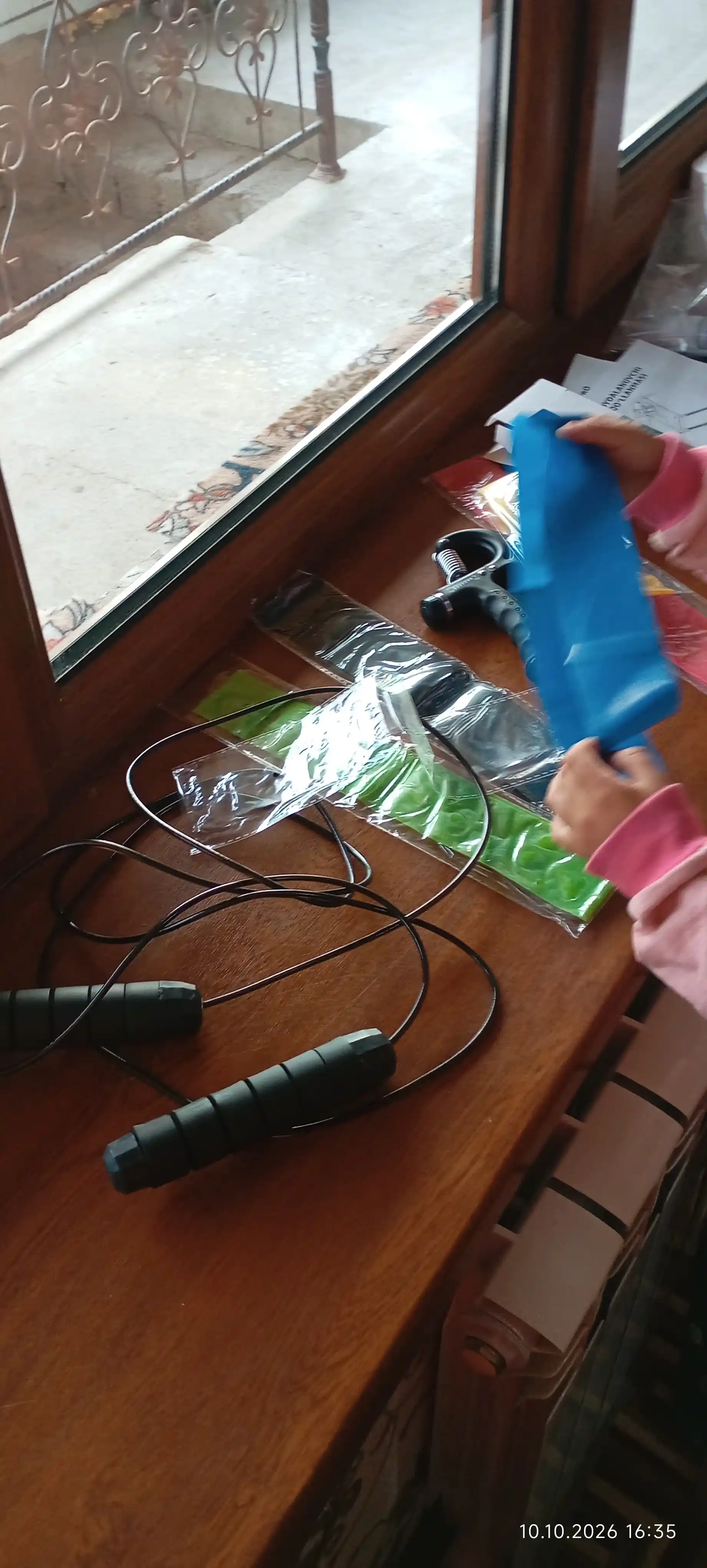 Uy uchun elektr yugurish yo‘lagi, Bluetooth, pult va tutqich, 120 kg gacha