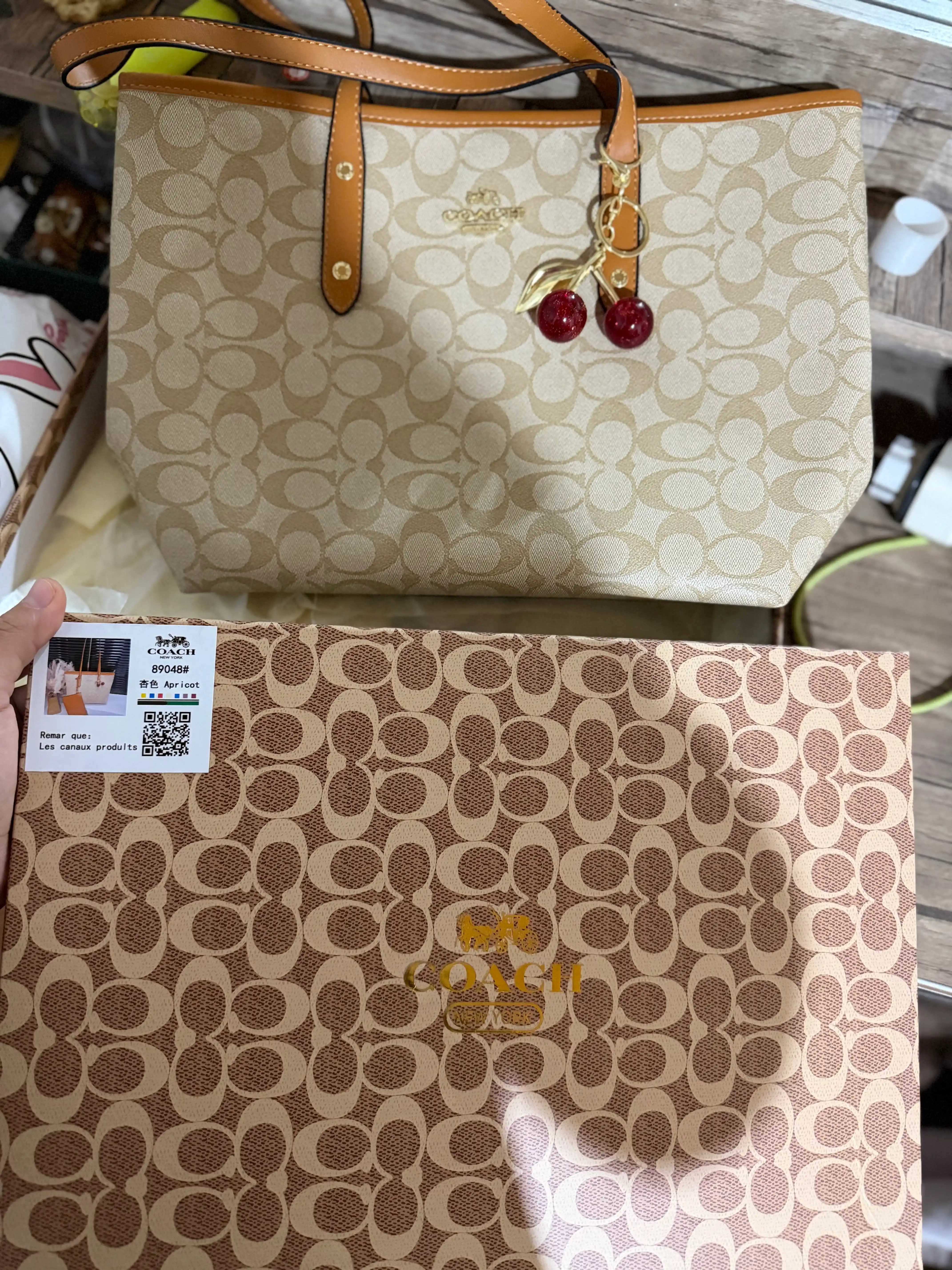 Ayollar sumkasi Louis Vuitton Neverfull uslubida