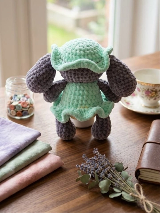 Вязаная игрушка «Зайка» 