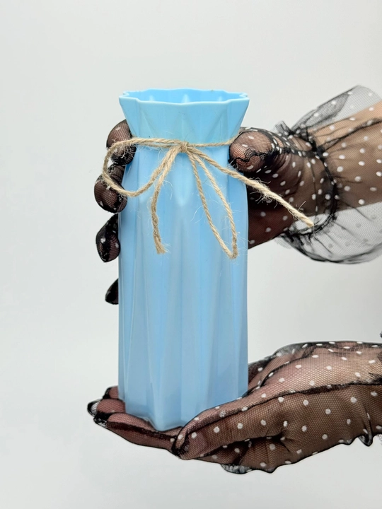 Tabiiy va sun’iy gullar uchun guldon vaza, plastik, kauchuk va plastmassa materiallardan