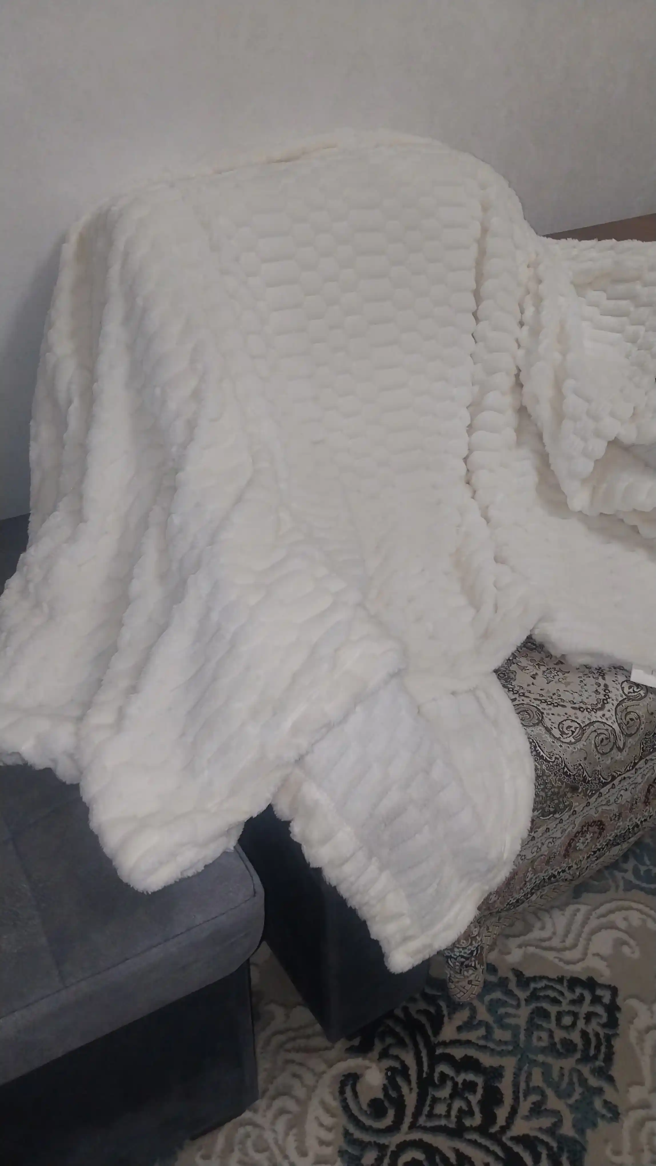 «Oq Bulut» pled 200×220 sm, bir qatlamli, oq rangda, yumshoq va shinam