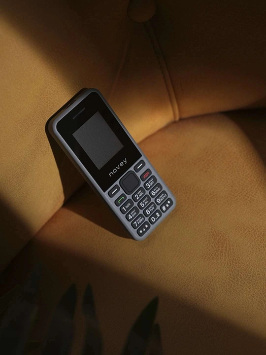 Novey 101 tugmachali telefoni, 1.77" ekran, 1000 mAh, 2 SIM