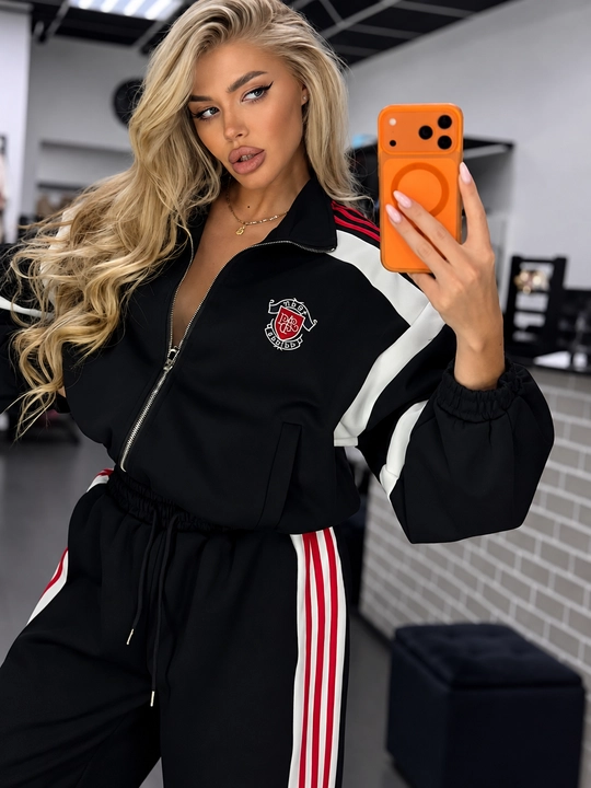 Taralgan ayollar sport kostyumi