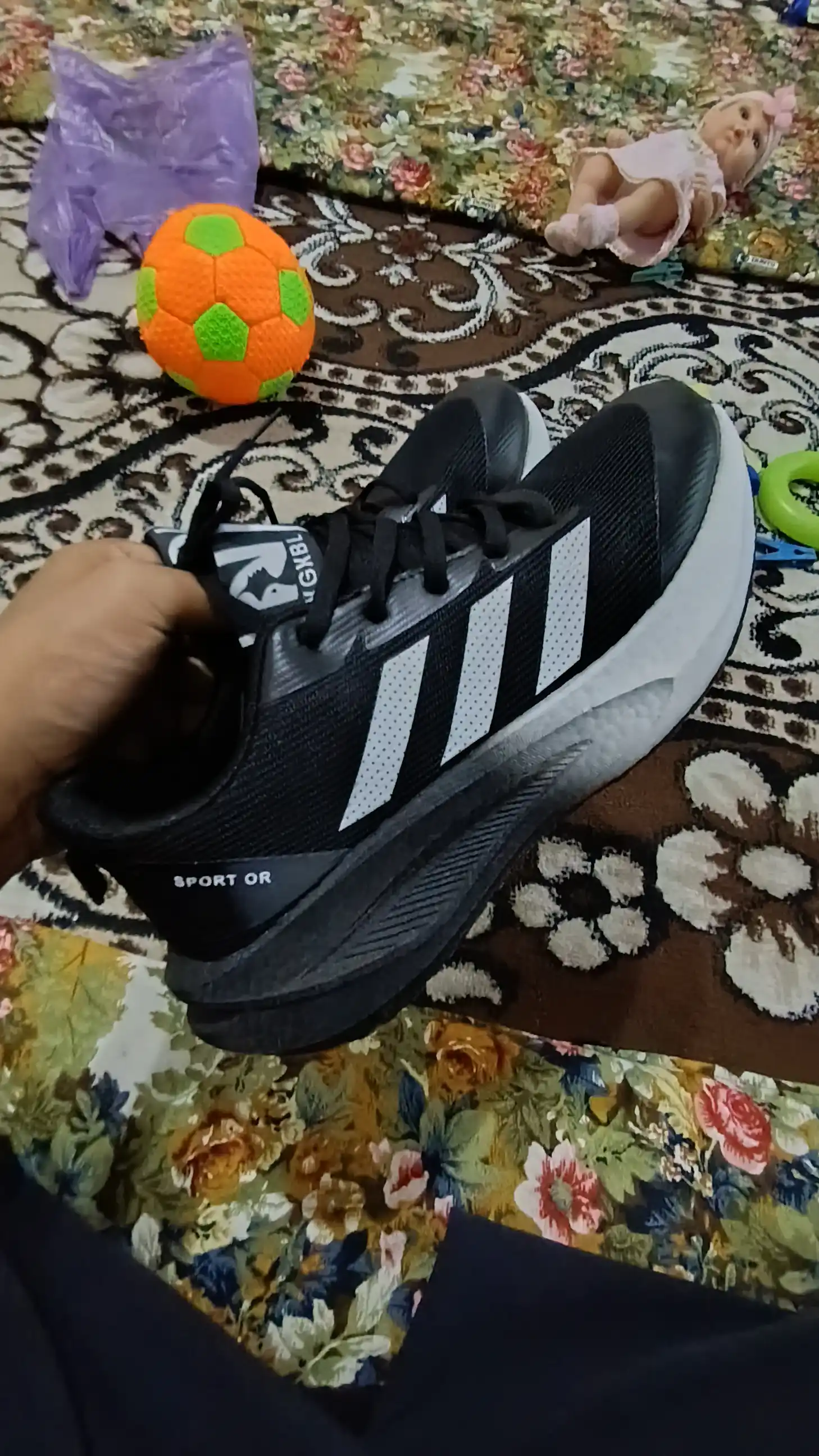 Erkaklar sport krossovkasi, yugurish va kundalik kiyish uchun yengil va qulay oyoq kiyim