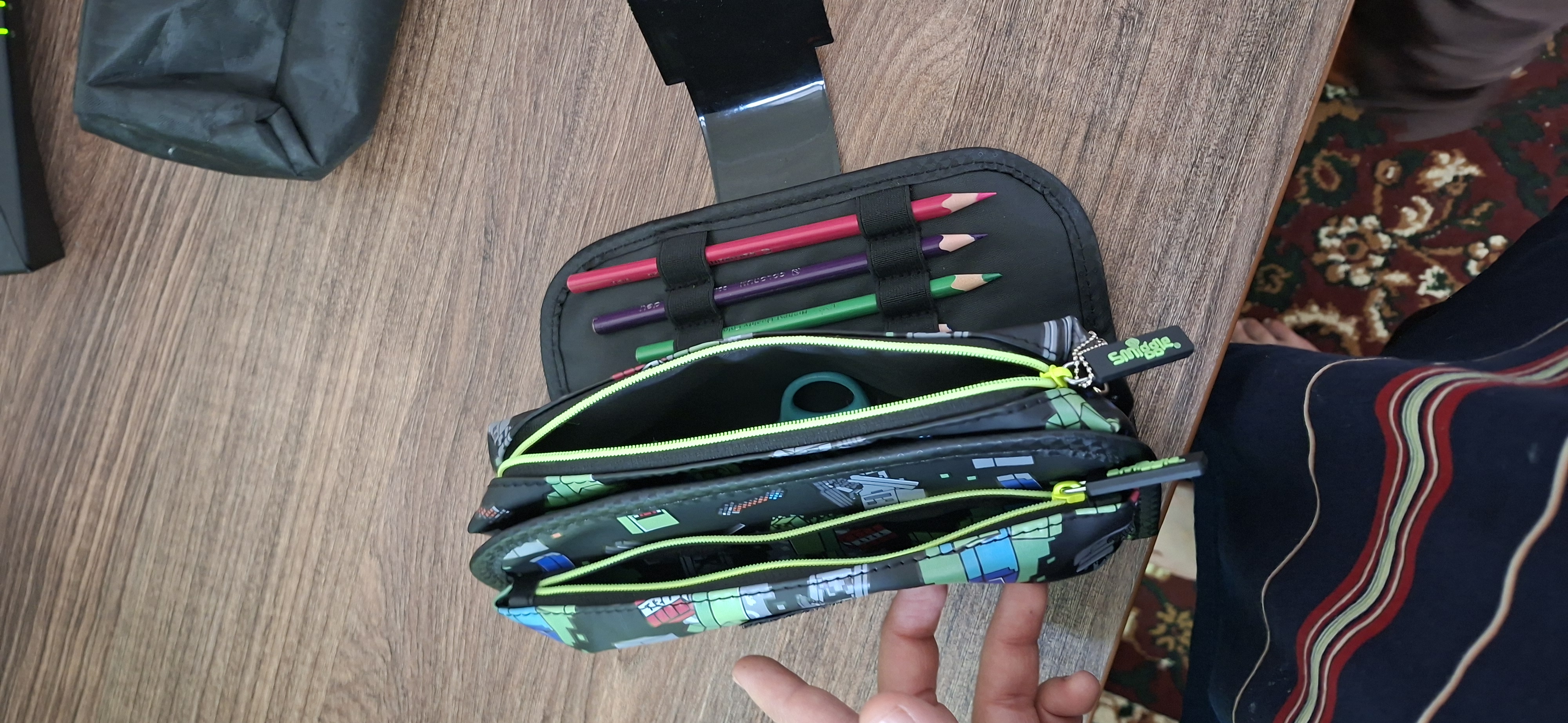 Smiggle maktab penal, o‘g‘il va qiz bolalar uchun, 2 bo‘limli, yorqin dizayn