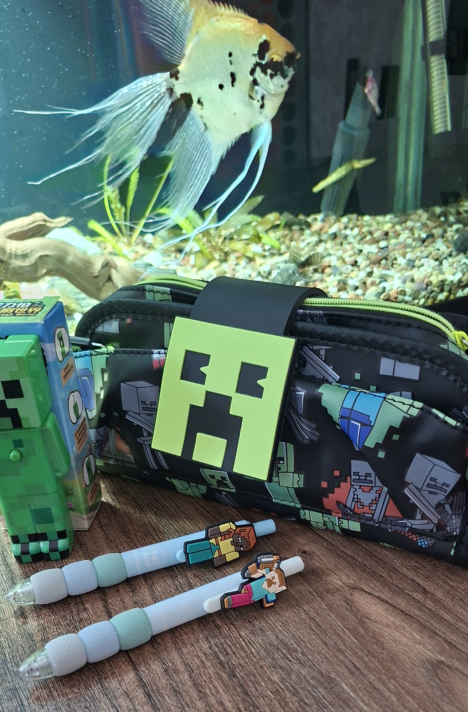 Smiggle maktab penal, o‘g‘il va qiz bolalar uchun, 2 bo‘limli, yorqin dizayn