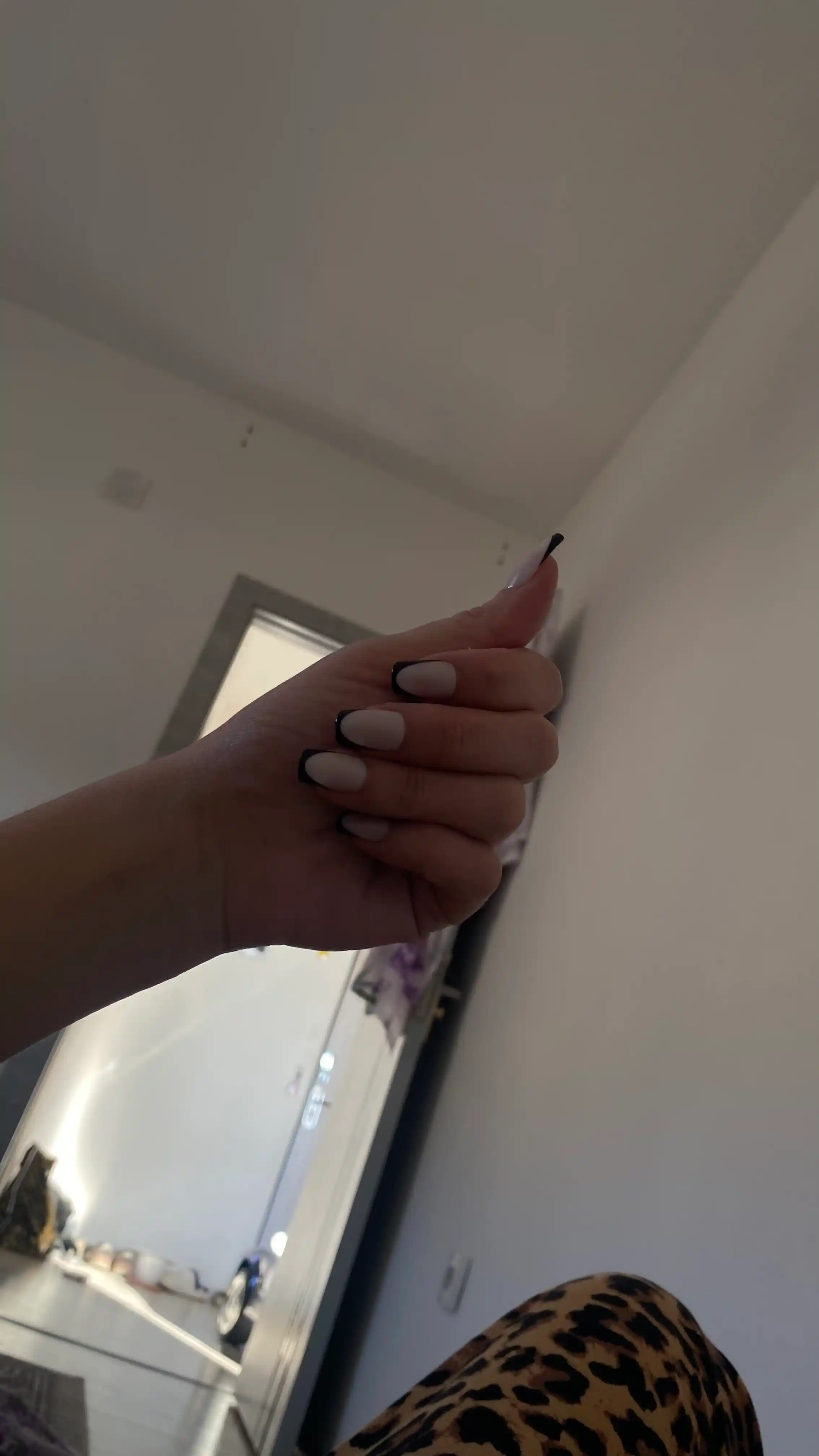 Ulama  tirnoqlar to‘plami, turli xil dizayin va yelimi bilan, 24 tips