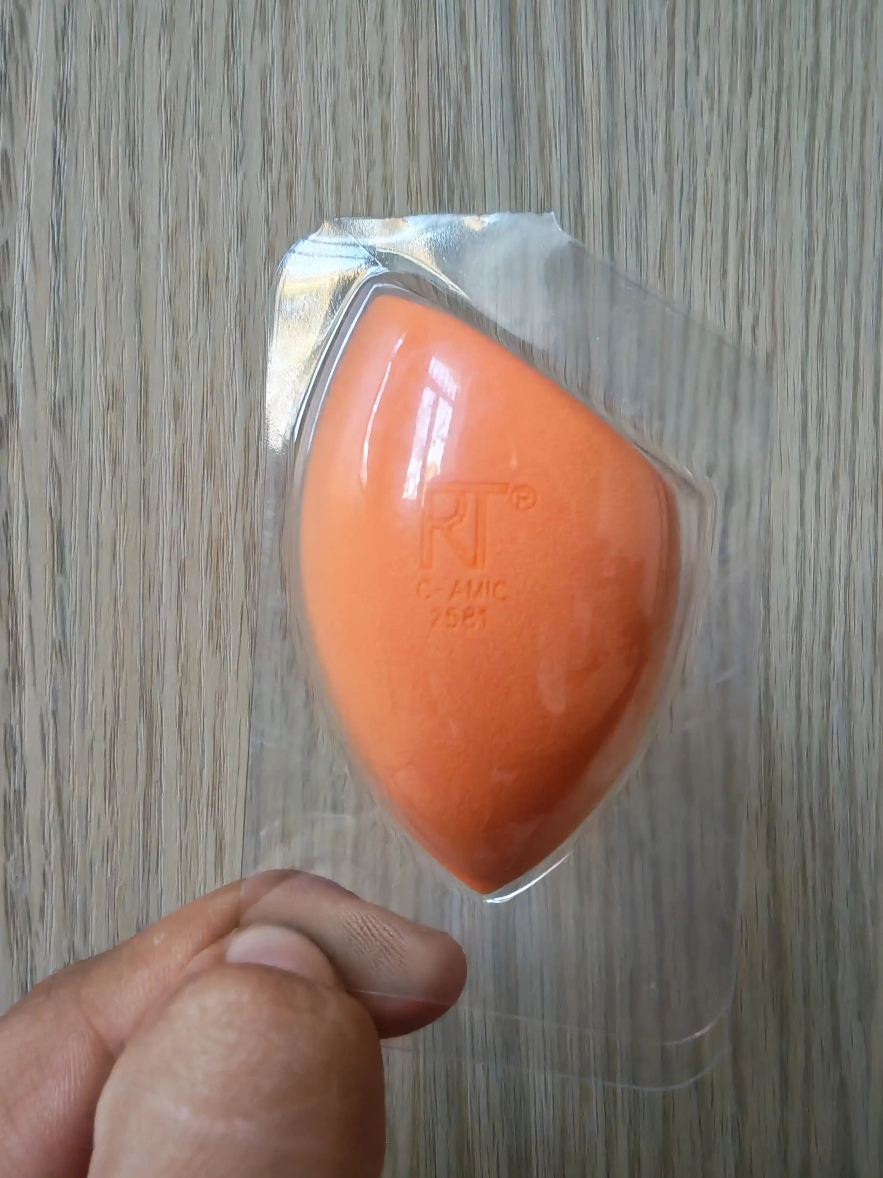 Спонжи для макияжа – мягкие и удобные