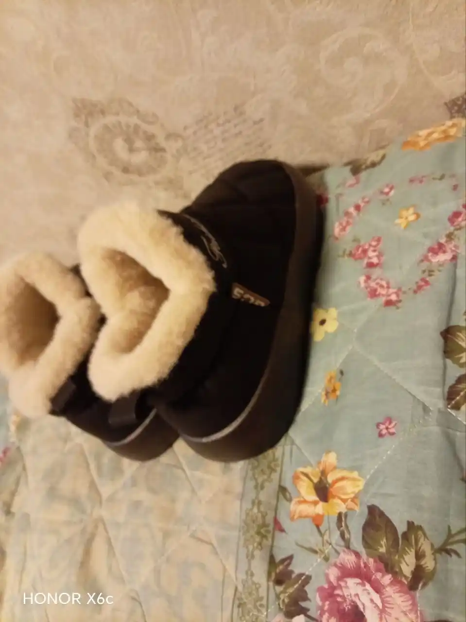 Зимние тёплые тапочки с плотным мехом – экокожа, тёплые и прочные