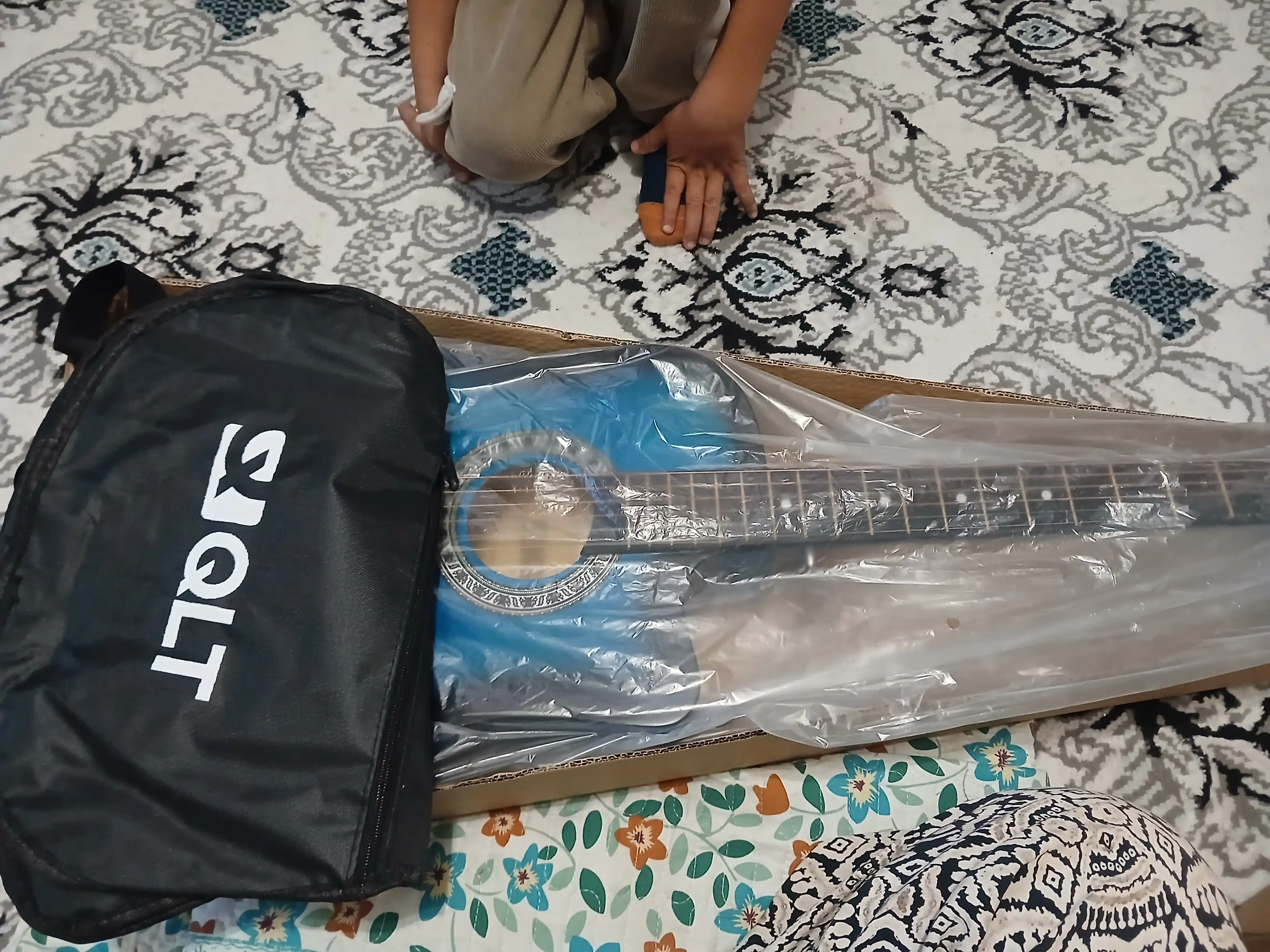Akustik gitara QLT, 38 dyum