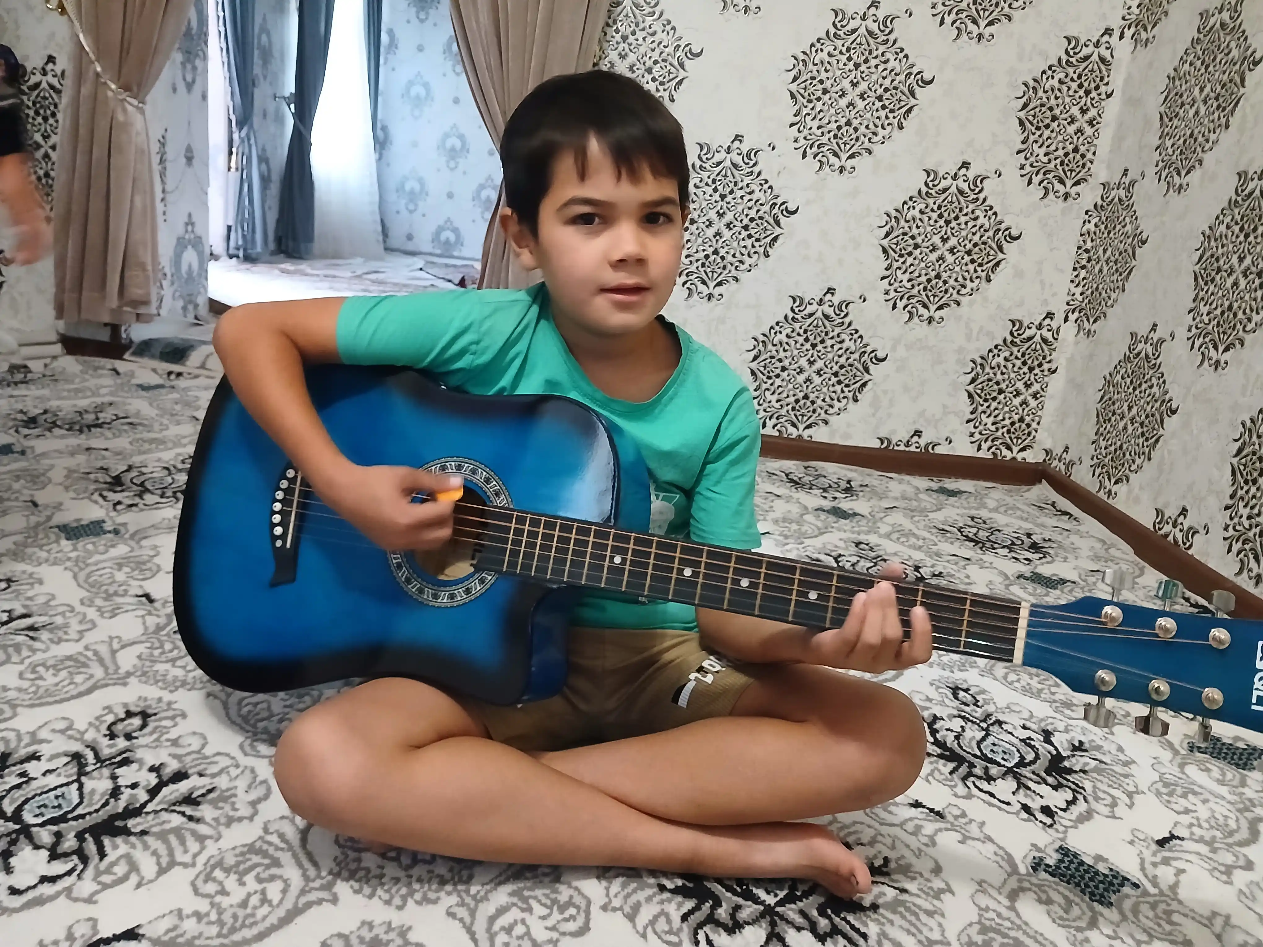 Akustik gitara QLT, 38 dyum